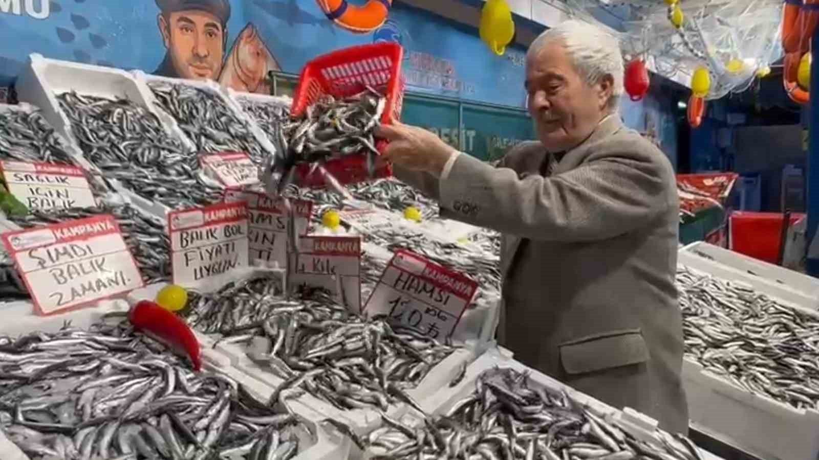 Deniz bereketi tezganlara yansıdı: Hamsi fiyatları dibe indi
