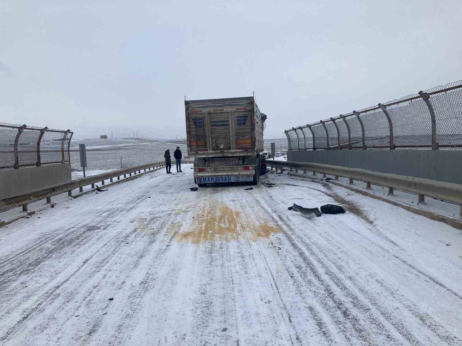 Denizbank’ta çalışırken geçirdiği kaza hayatını kararttı
Denizbank’ta çalışırken geçirdiği kaza hayatını kararttı