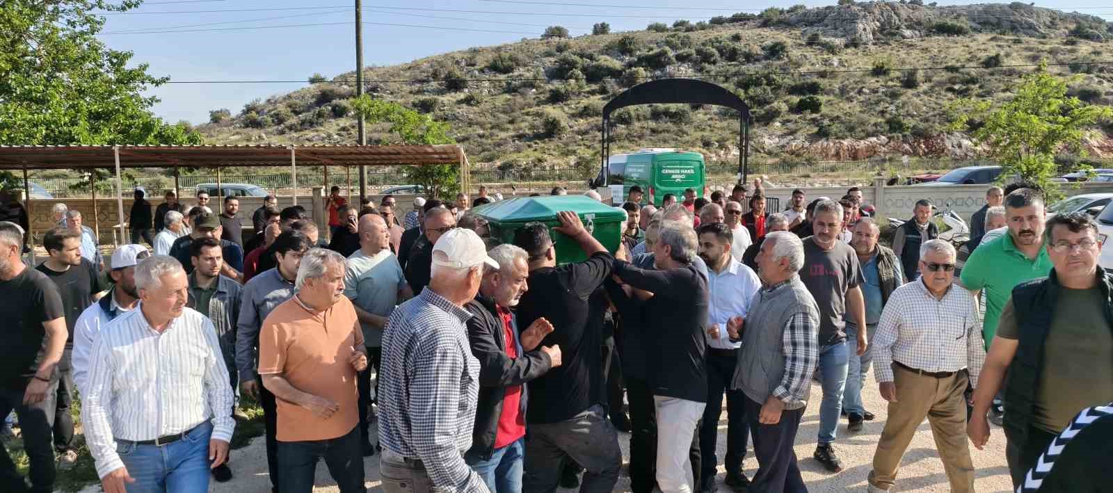 Denizde cansız bedenleri bulunmuştu: İki arkadaştan birinin cenazesi defnedildi
