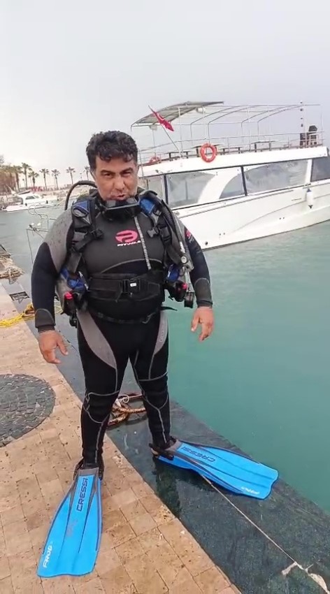 Denize düşen evlilik yüzüğünü dalgıçlar çıkardı
