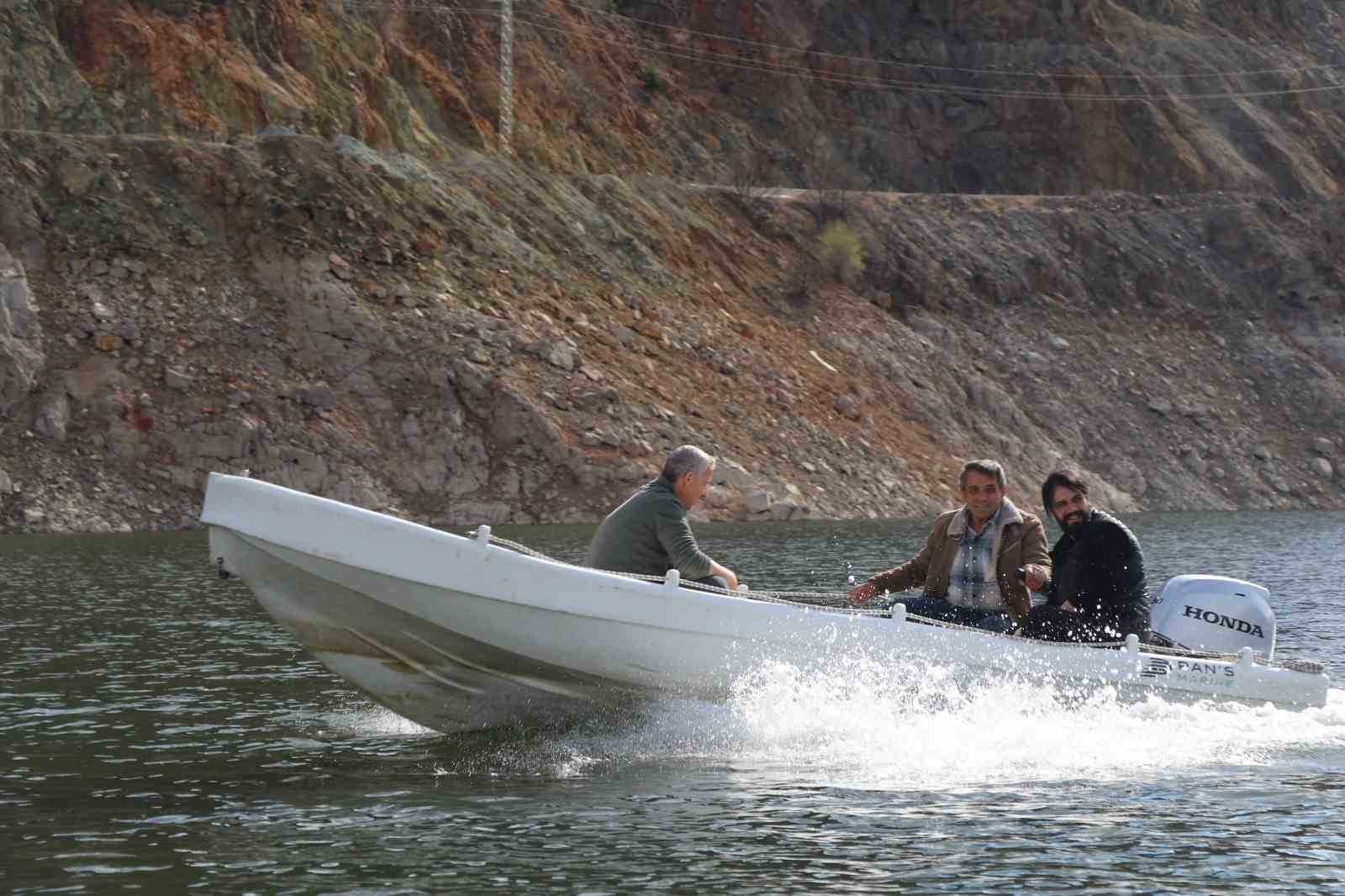 Denizi olmayan Erzurum’da yılda 300 tona yakın balık üretiyorlar
Denizi olmayan Erzurum’da yılda 300 tona yakın balık üretiyorlar