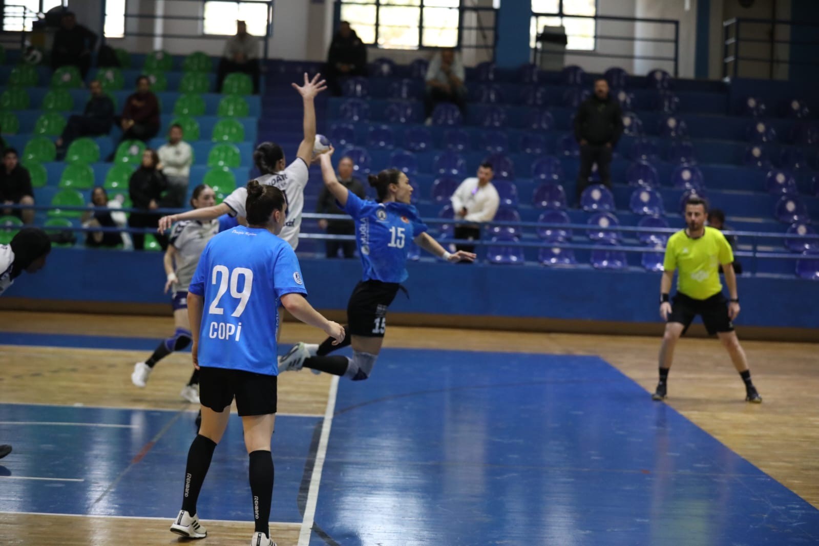 Denizin kızları nefes kesen maçta Üsküdar’ı devirdi
Denizin kızları nefes kesen maçta Üsküdar’ı devirdi