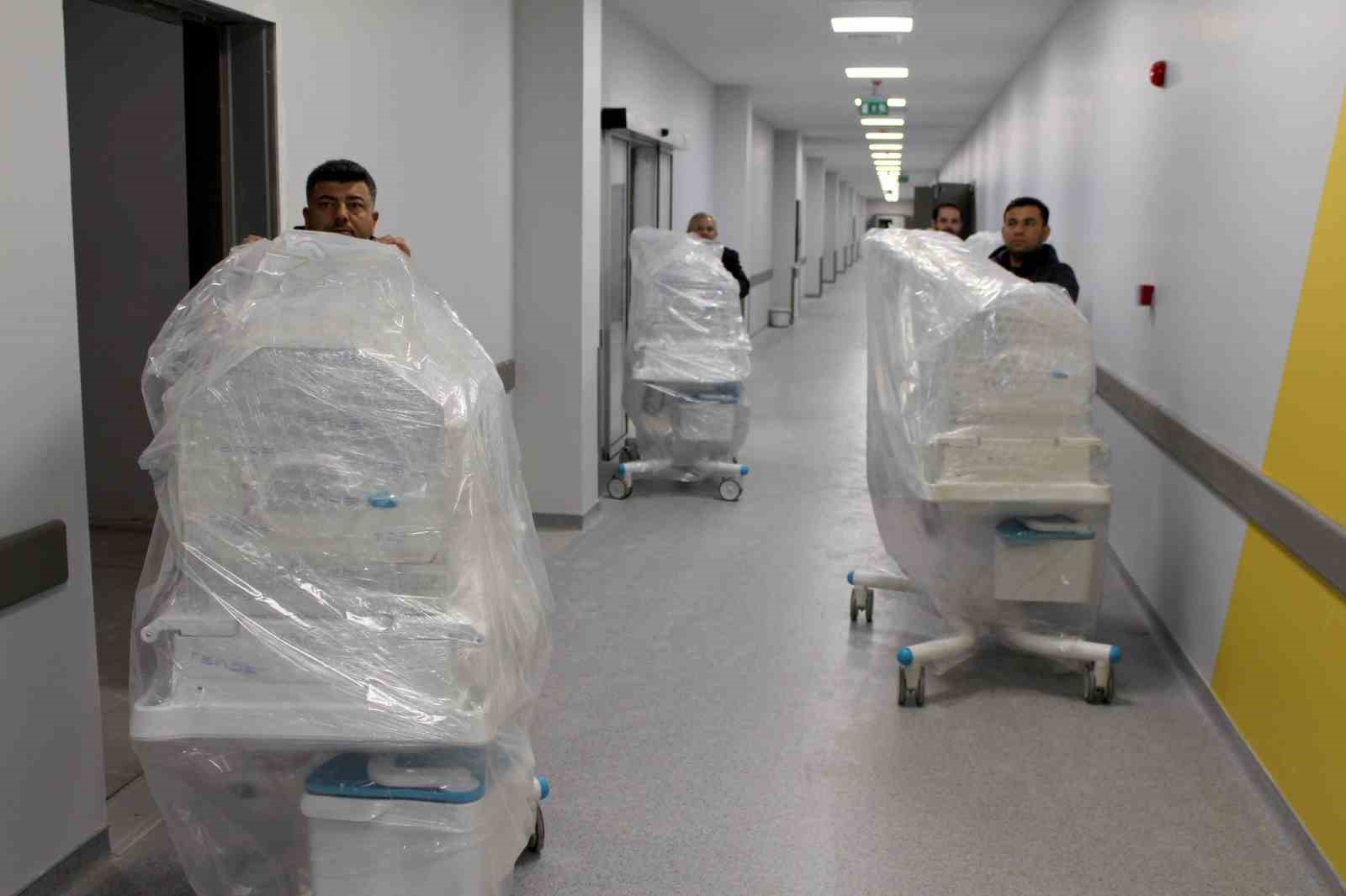 Denizli Acil Durum Hastanesinde son hazırlıklar tamamlanıyor
