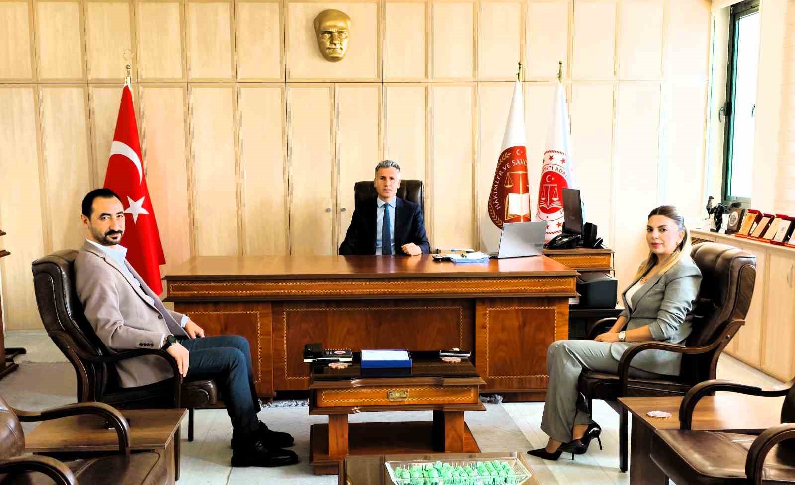 Denizli Adliyesi personellerinin yaşadığı sorunlar çözüm odaklı ziyaretlerde masaya yatırıldı
Denizli Adliyesi personellerinin yaşadığı sorunlar çözüm odaklı ziyaretlerde masaya yatırıldı