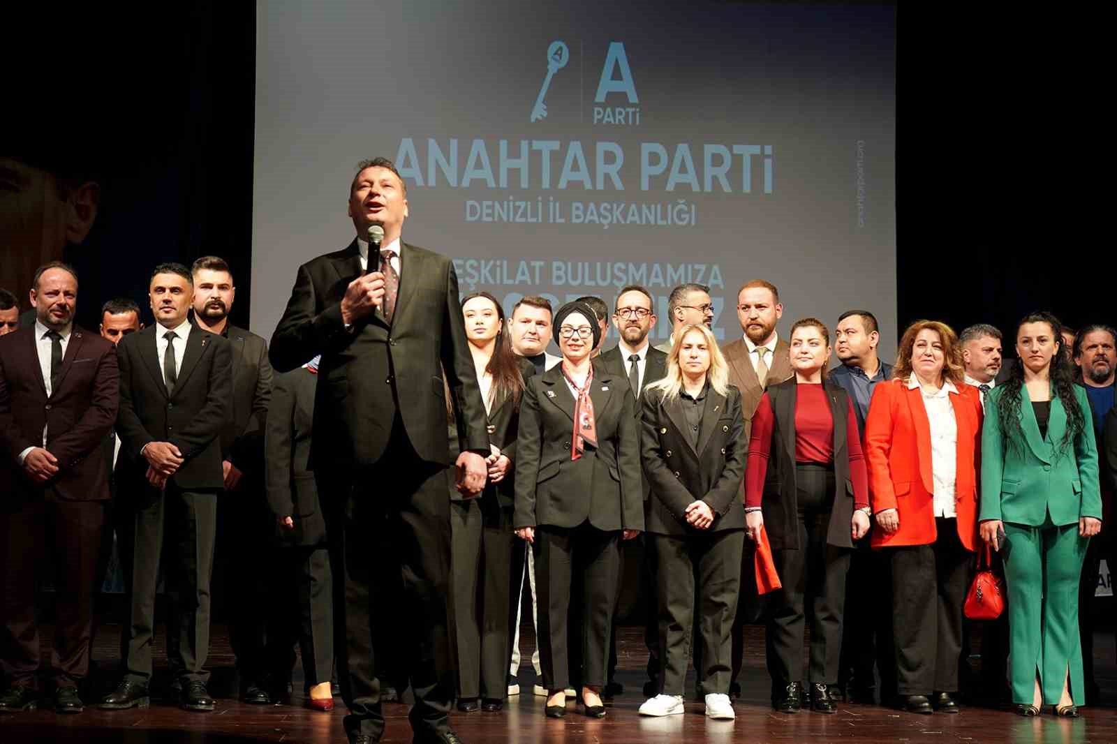 Denizli Anahtar Parti üyeleri düzenlenen törende bir araya geldi
