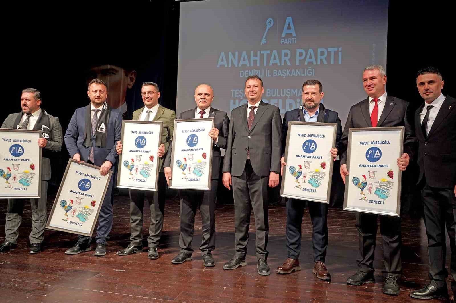 Denizli Anahtar Parti üyeleri düzenlenen törende bir araya geldi
