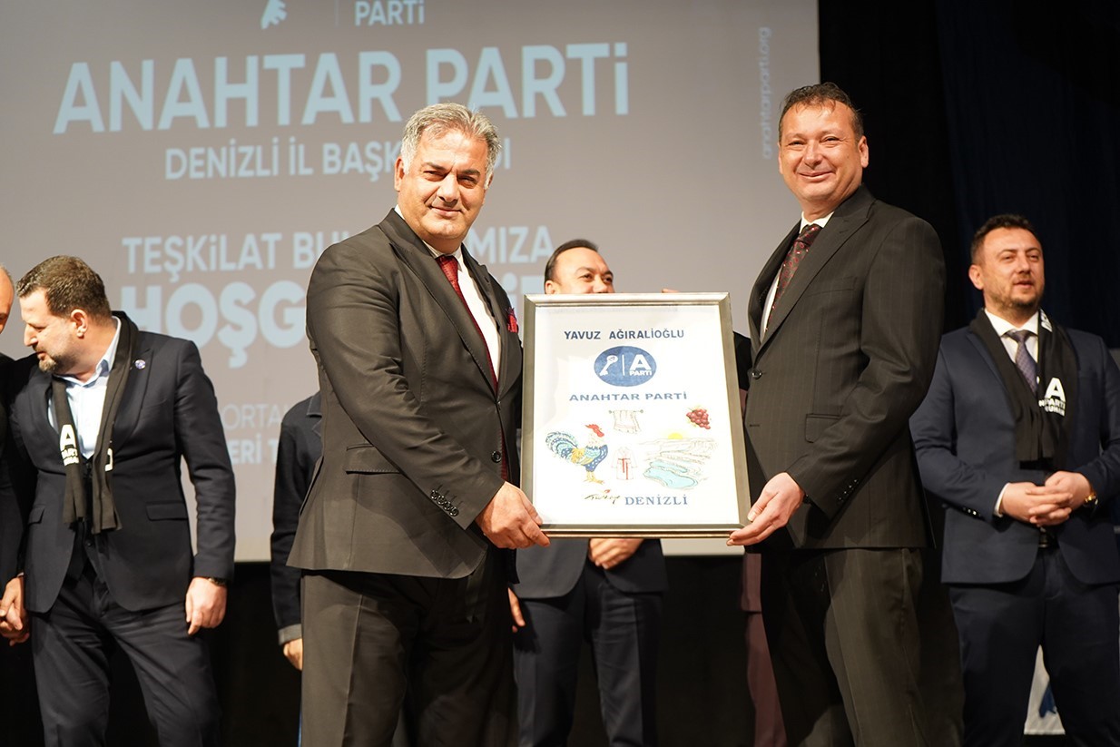Denizli Anahtar Parti üyeleri düzenlenen törende bir araya geldi
