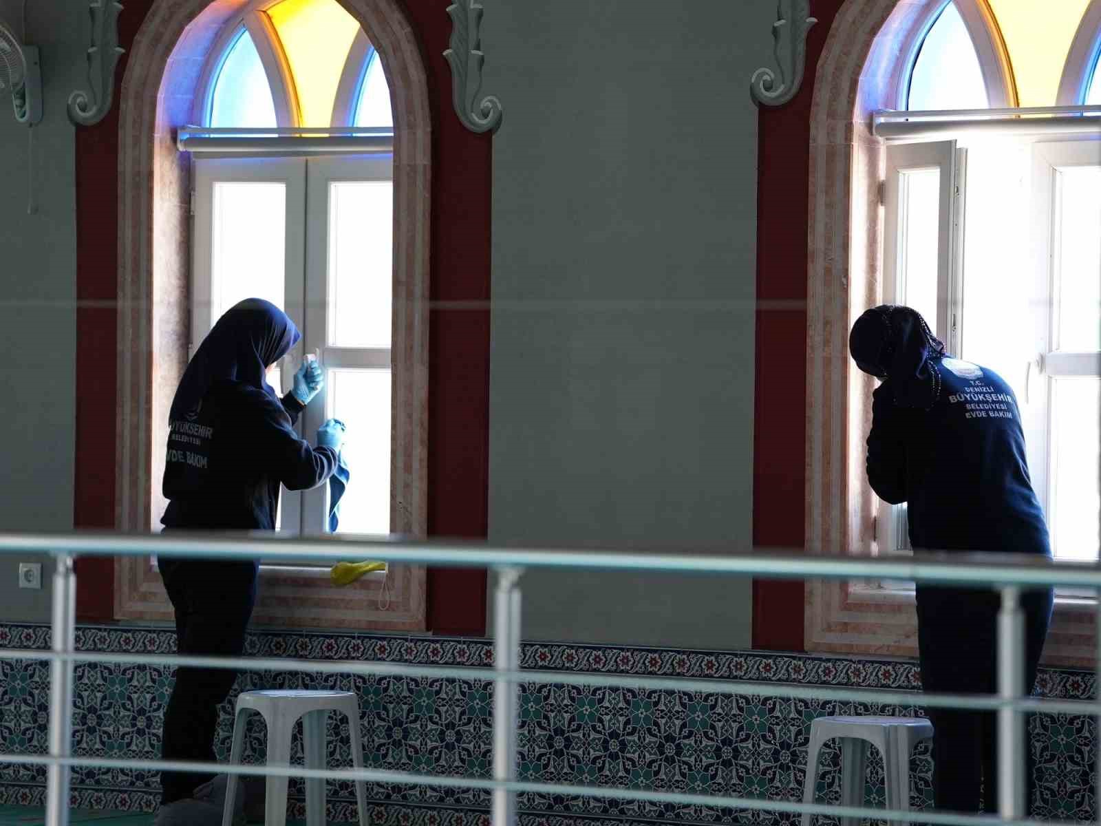 Denizli Büyükşehir Belediyesi Ramazan ayı öncesi camilerde temizlik seferberliği başlattı
