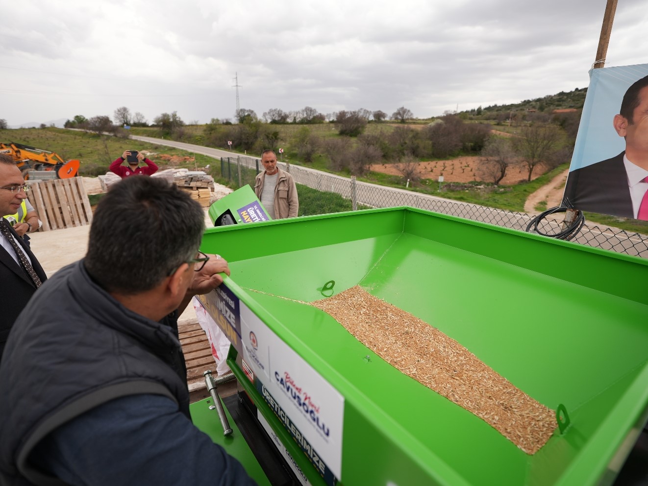 Denizli Büyükşehirden Bekilli’ye tarımsal makine desteği
