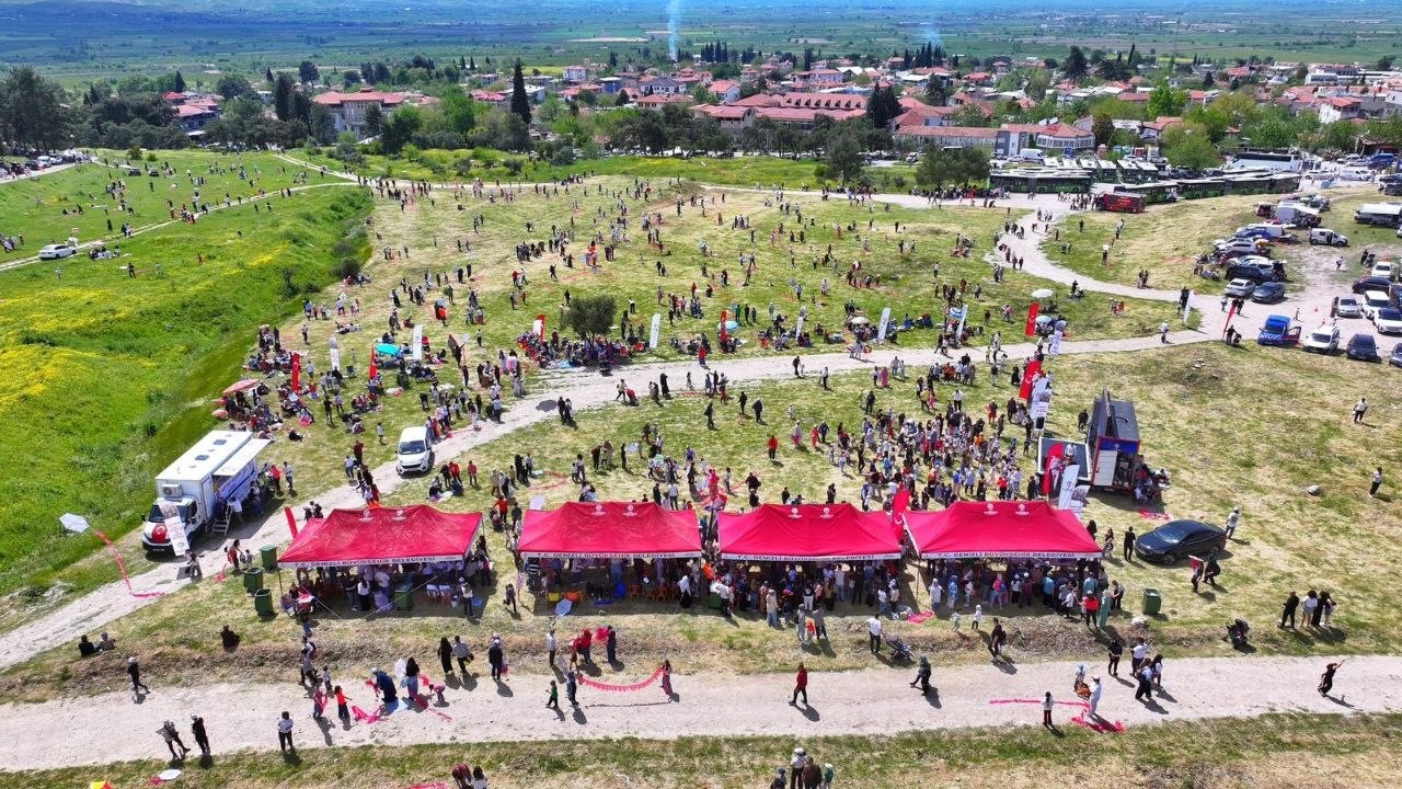 Denizli Büyükşehirden çocuklara özel şenlik
