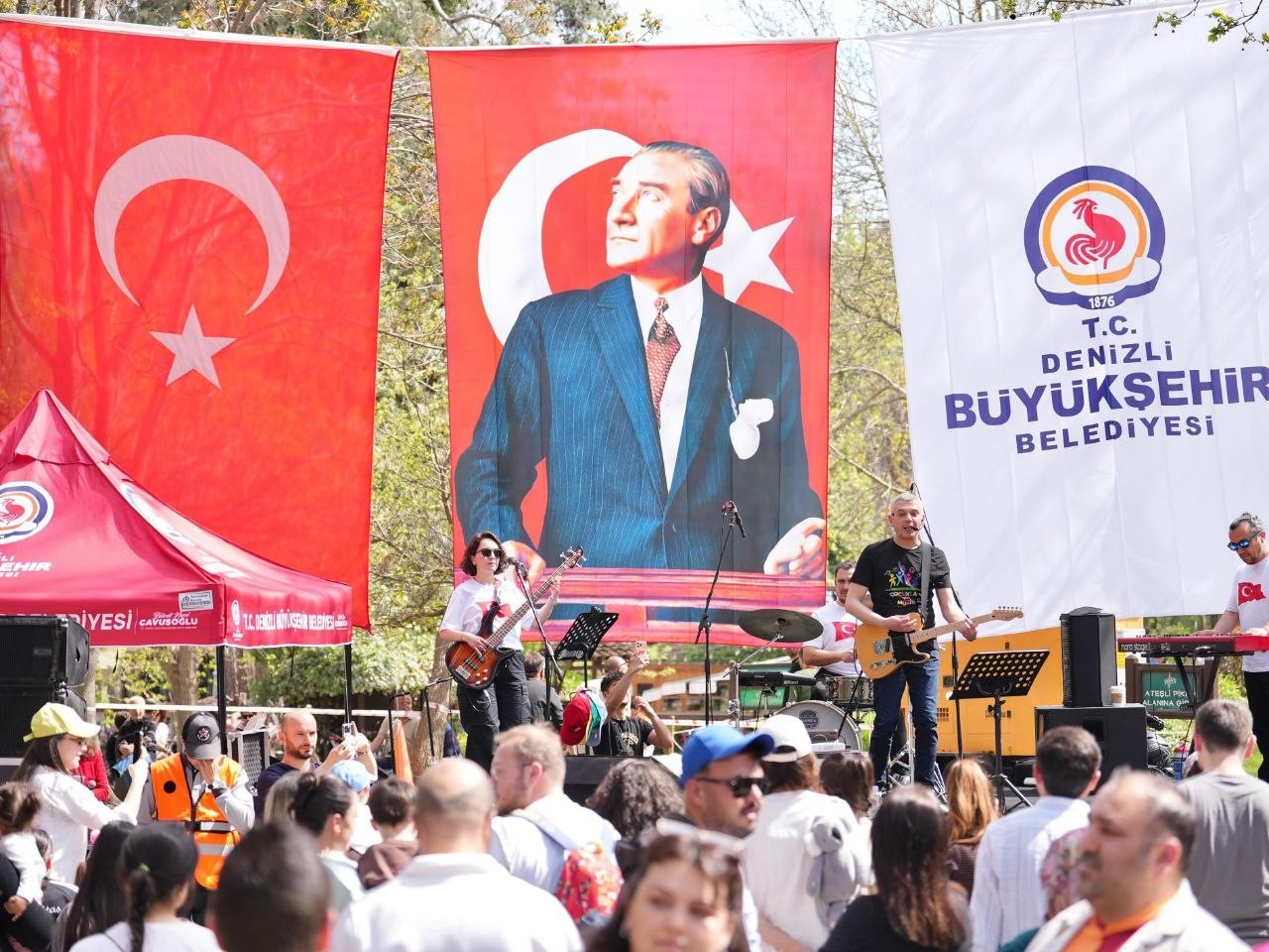 Denizli Büyükşehirden çocuklara özel şenlik
