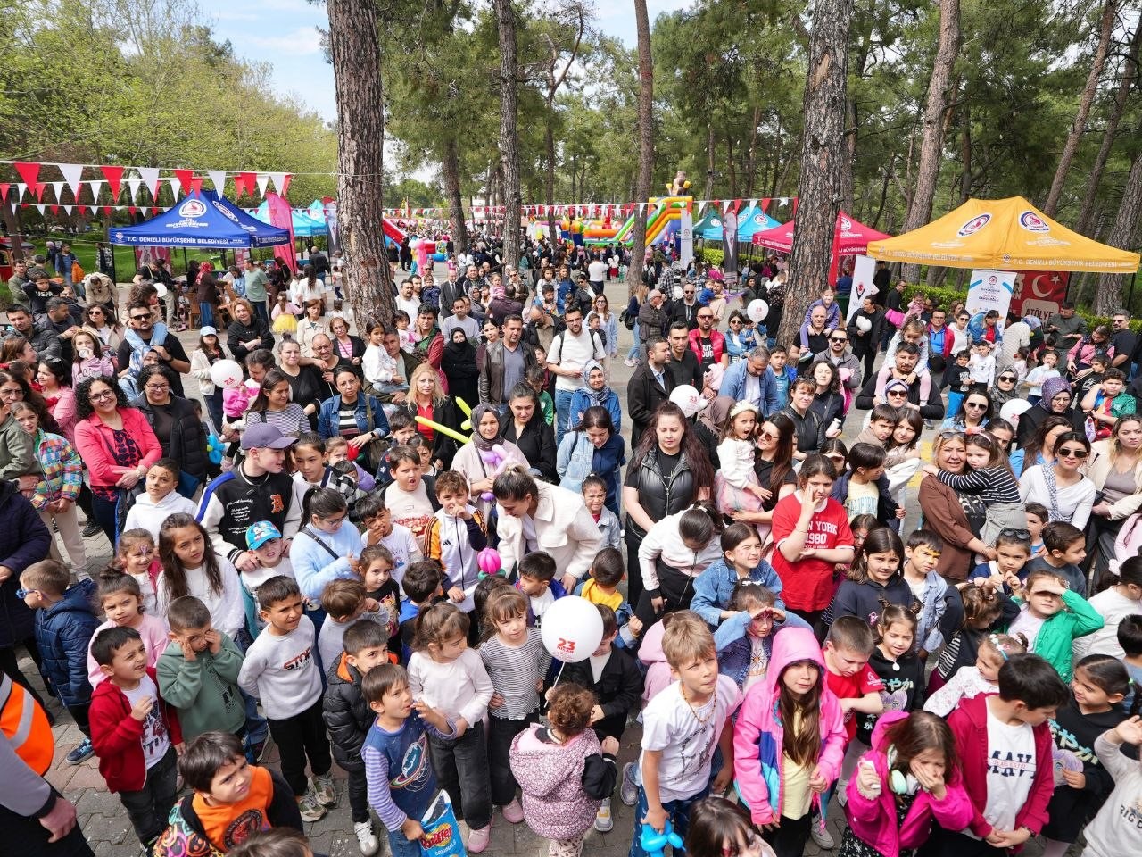 Denizli Büyükşehirden çocuklara özel şenlik
