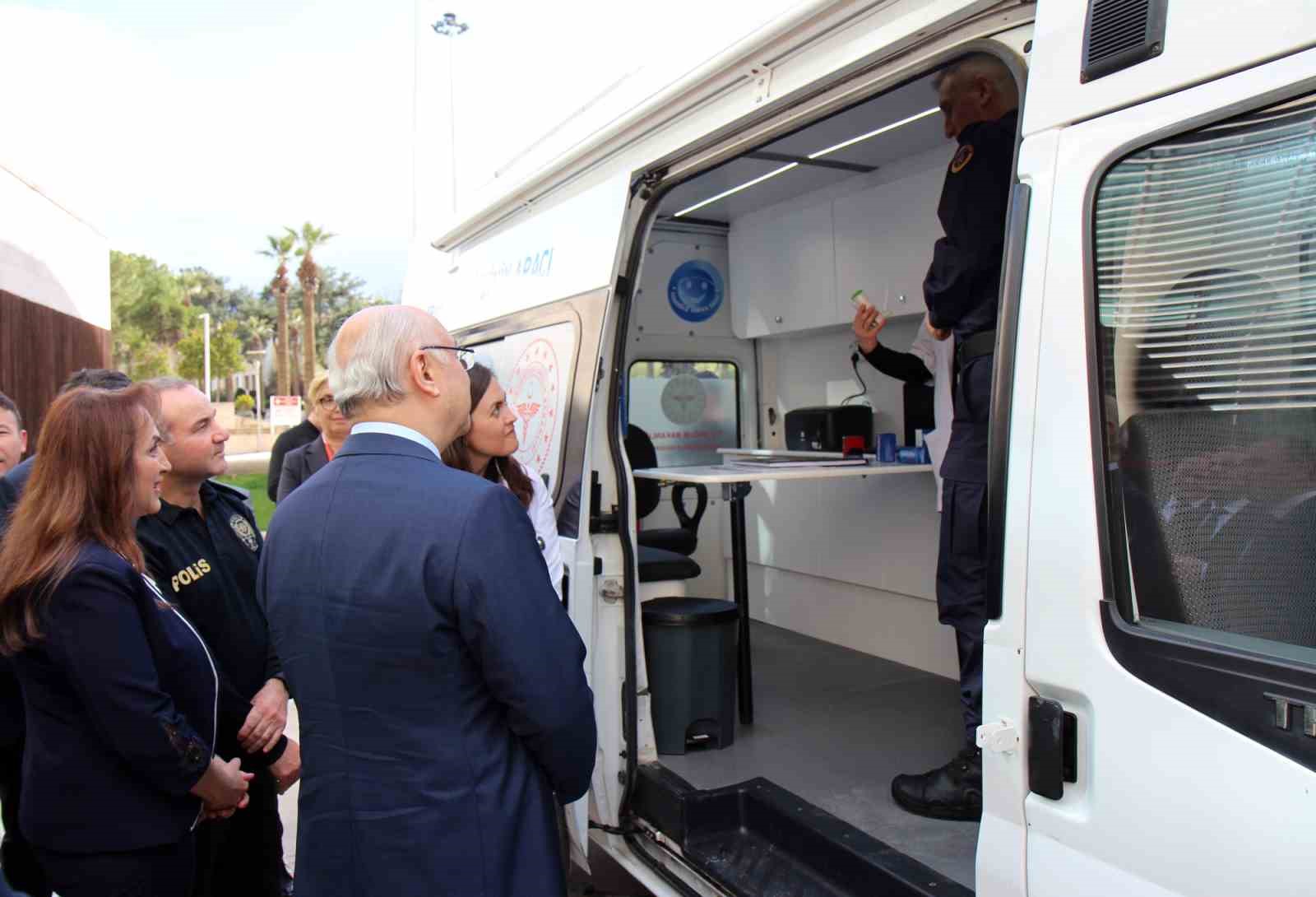 Denizli mobil araç sigarayla mücadeleye başladı
