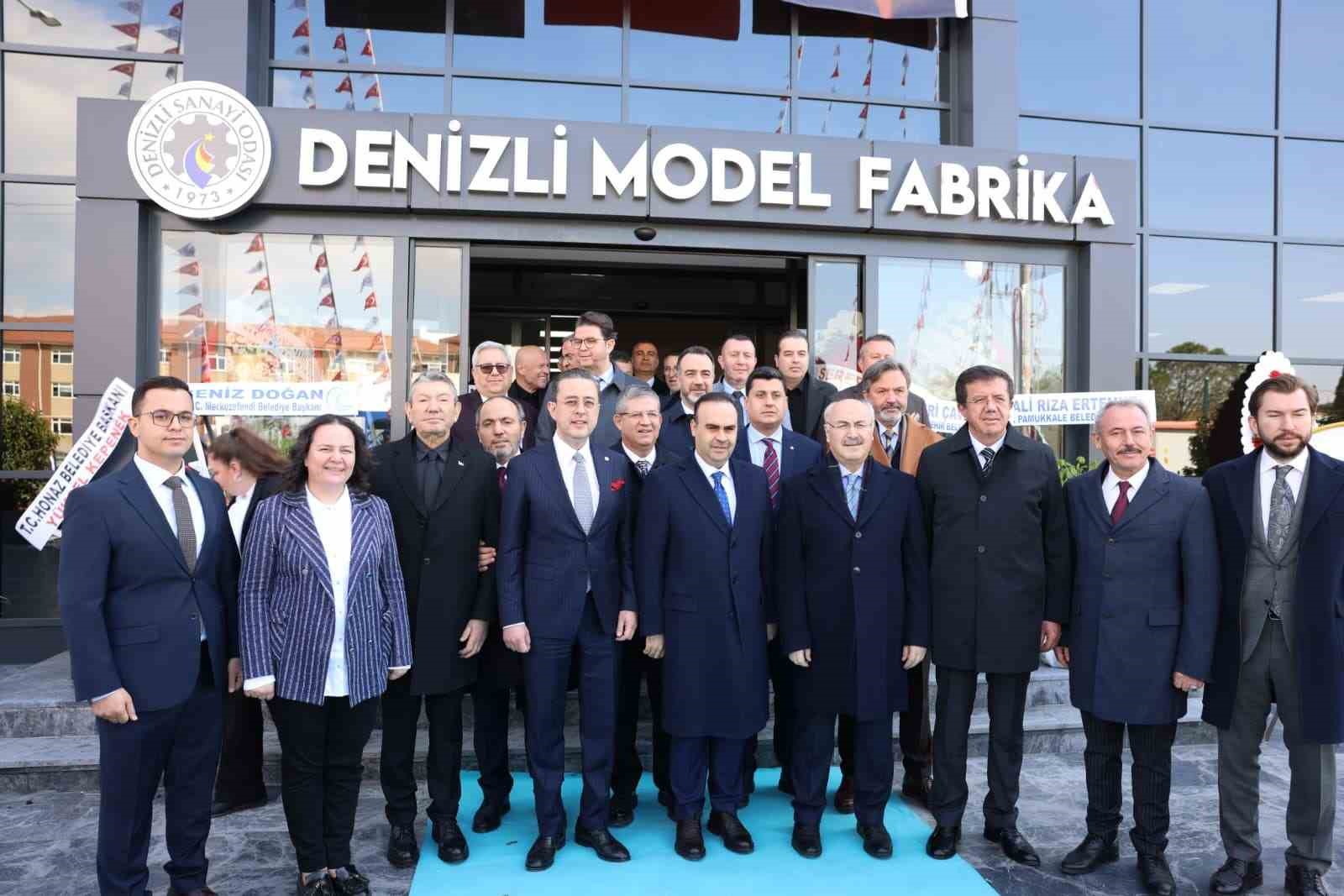 Denizli Model Fabrikayı açan Bakan Kacır, DOSTEM öğrencileriyle bir araya geldi

