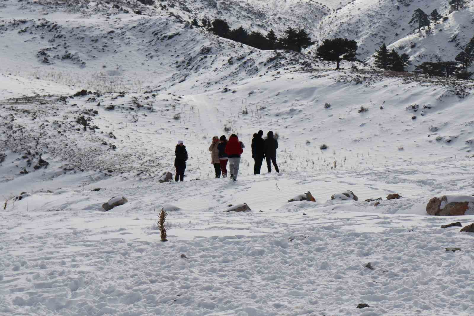 Denizli Nikfer Kayak Merkezi’nde yoğunluk erken başladı
