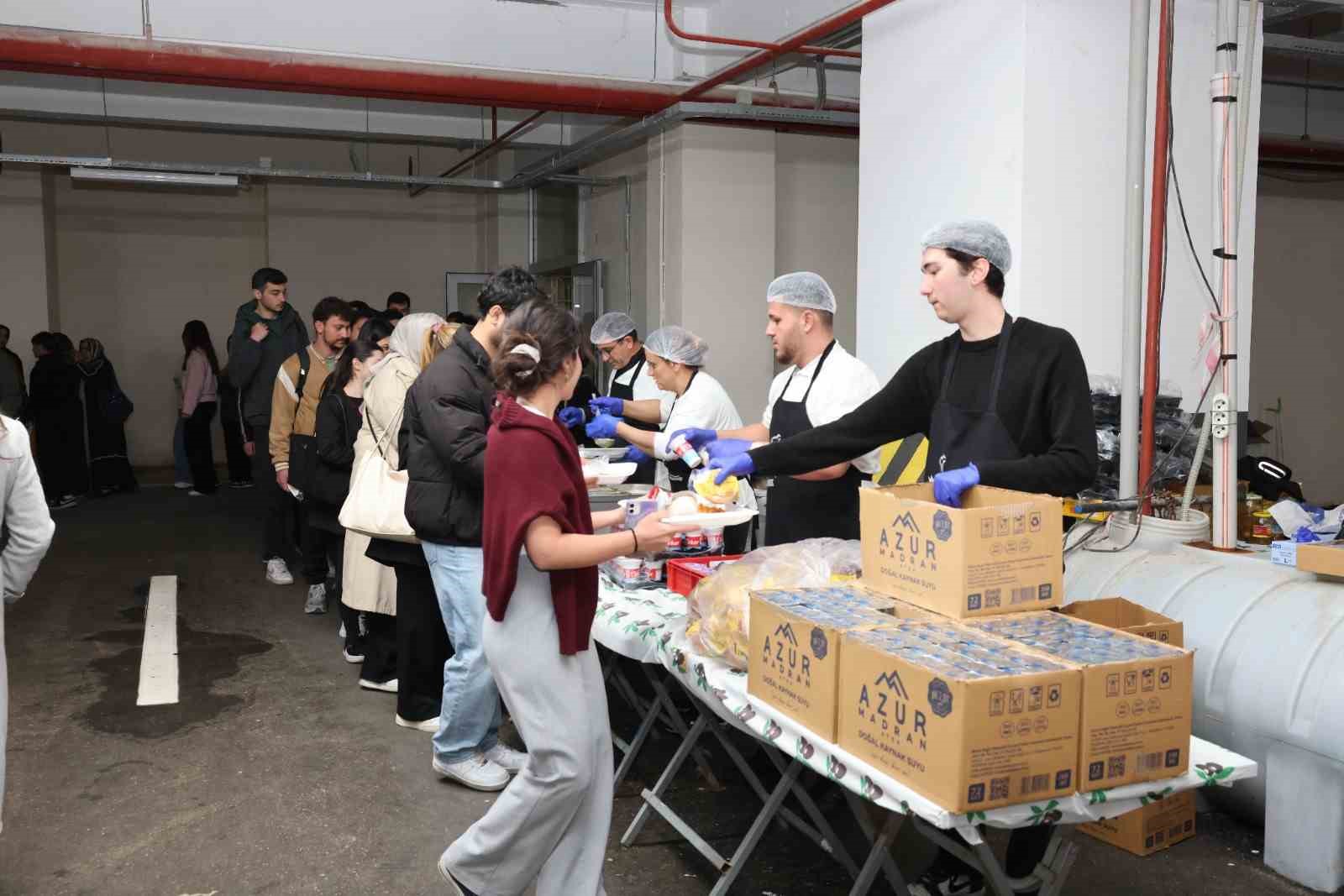 Denizli OSB 3 bin öğrenciyi geleneksel iftar sofrasında buluşturacak
Denizli OSB 3 bin öğrenciyi geleneksel iftar sofrasında buluşturacak