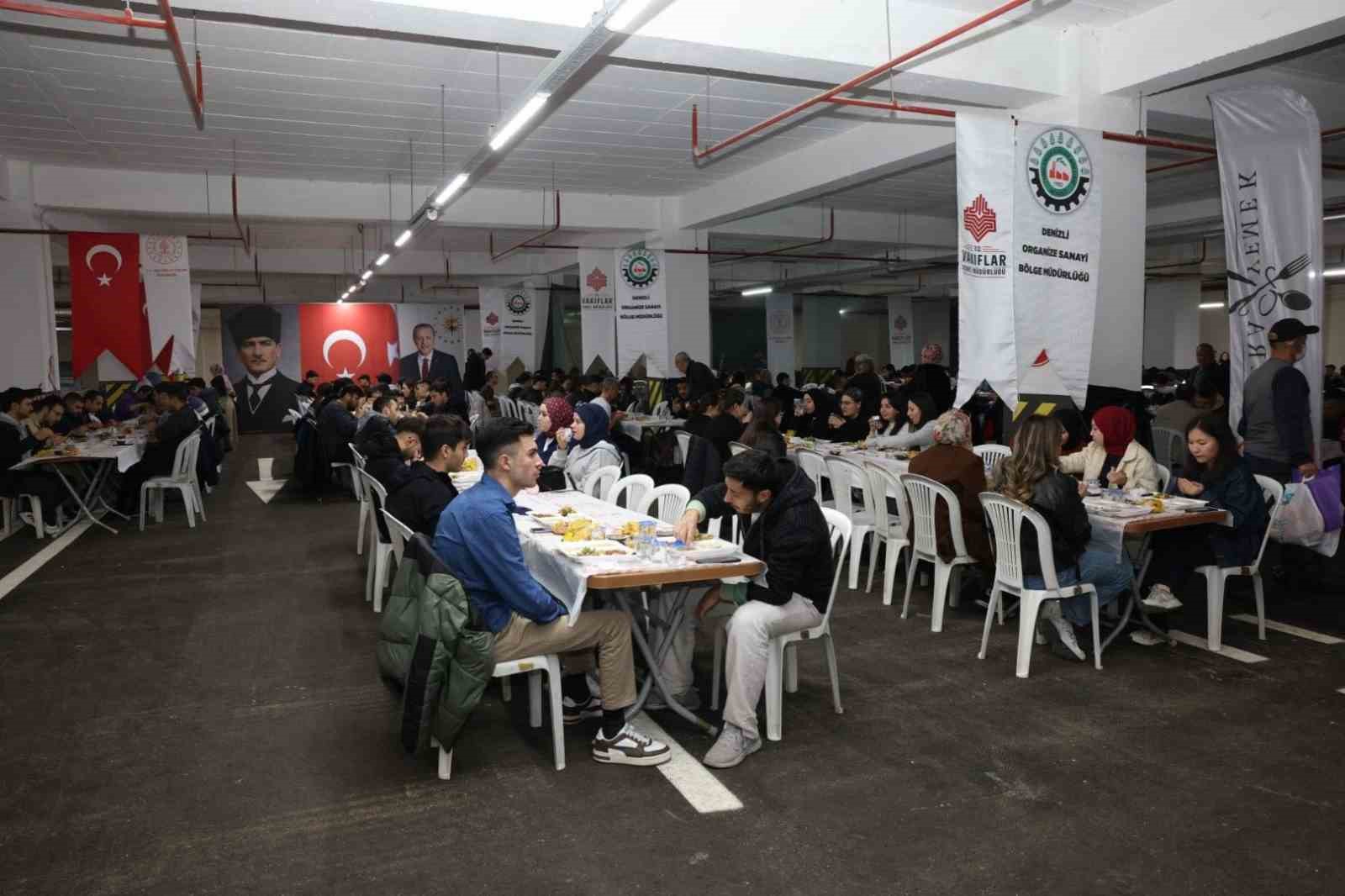 Denizli OSB Yönetim Kurulu Başkanı Baltalı ve iş insanları iftarda öğrencilerle buluştu
