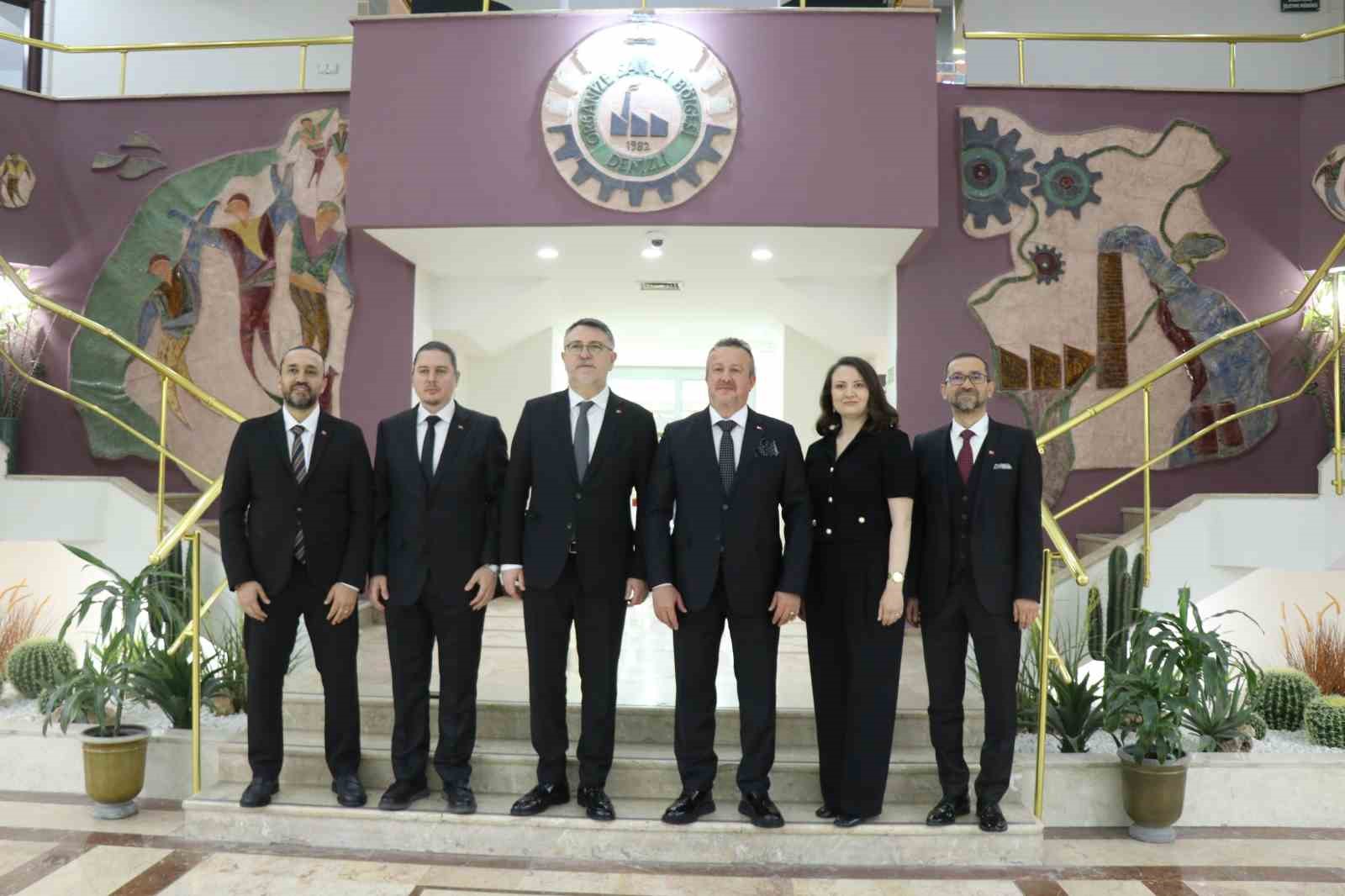 Denizli OSB’de yeni Başkan Selim Yaymanoğlu oldu
Denizli OSB’de yeni Başkan Selim Yaymanoğlu oldu