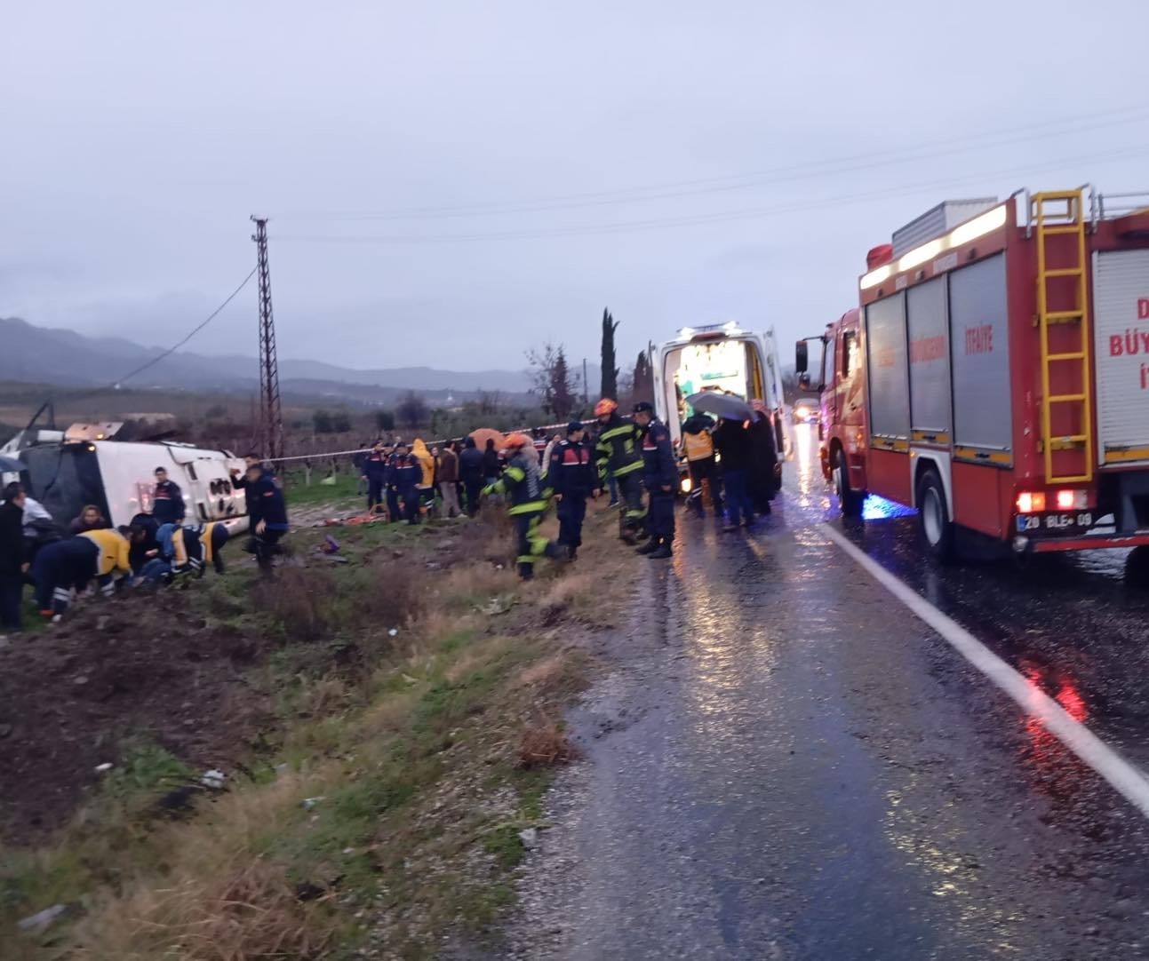 Denizli Valiliği memurları taşıyan servis kazasına ilişkin açıklama yaptı
