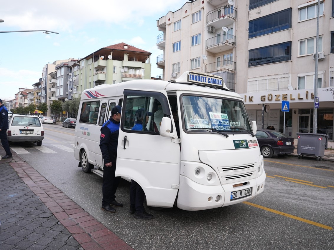 Denizli zabıtasından şehir içi minibüslere denetim
