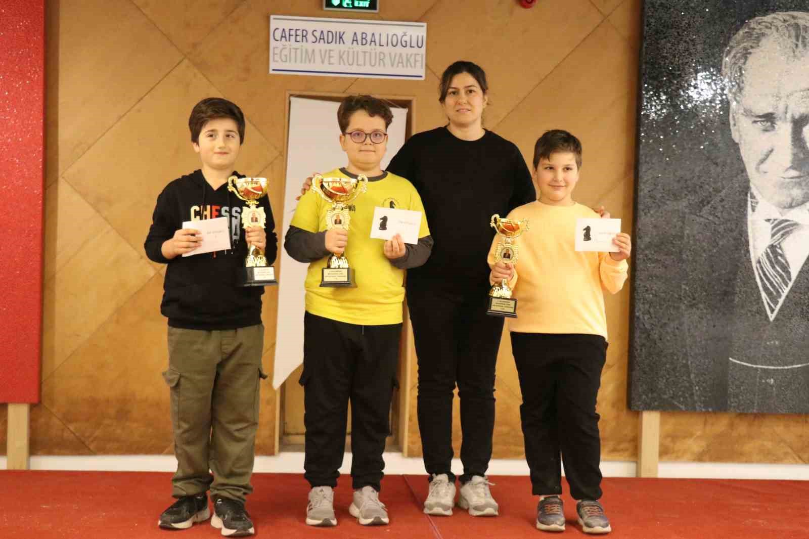 Denizli’de 4. Geleneksel Muharrem Çamlı Anı Satranç Turnuvası gerçekleştirildi
