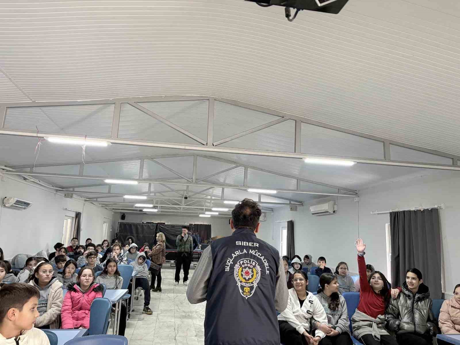 Denizli’de 890 öğrenci ve öğretmene siber güvenlik eğitimi verildi
