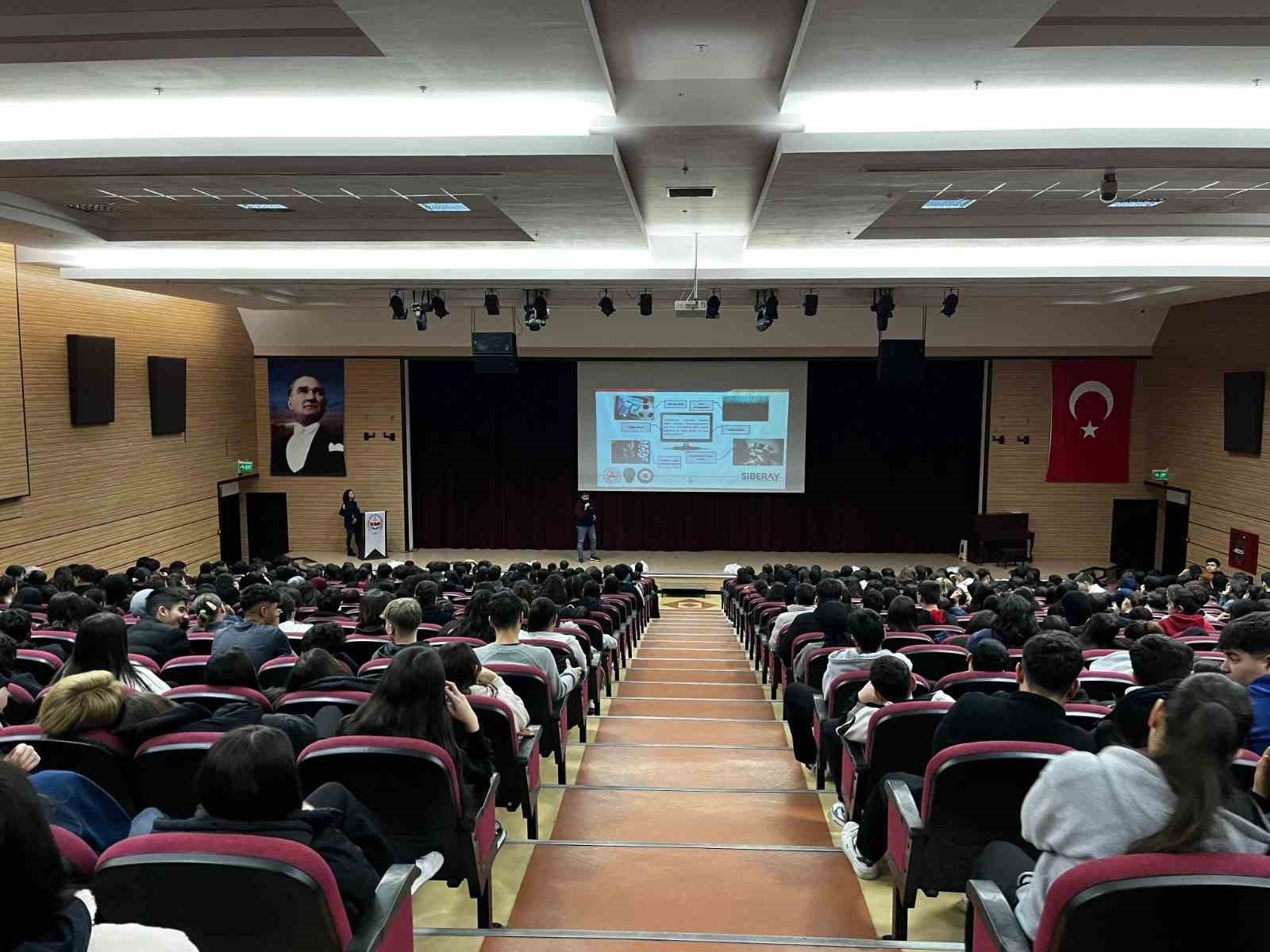 Denizli’de 890 öğrenci ve öğretmene siber güvenlik eğitimi verildi
