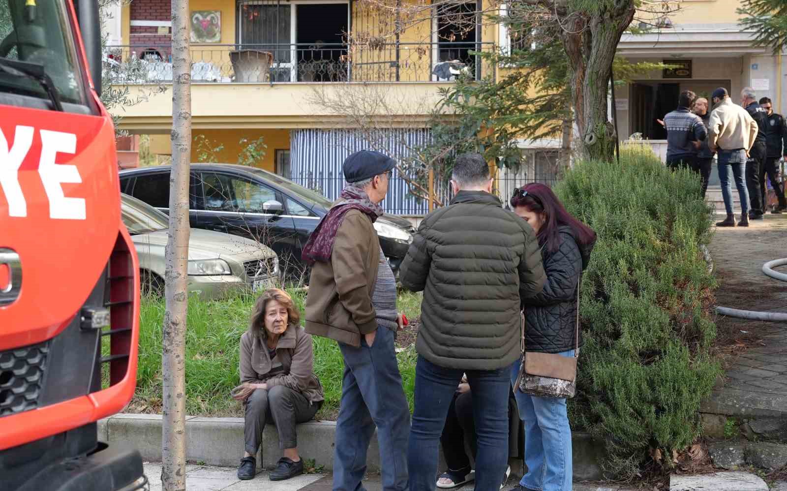 Denizli’de apartman dairesindeki yangın korkuttu
