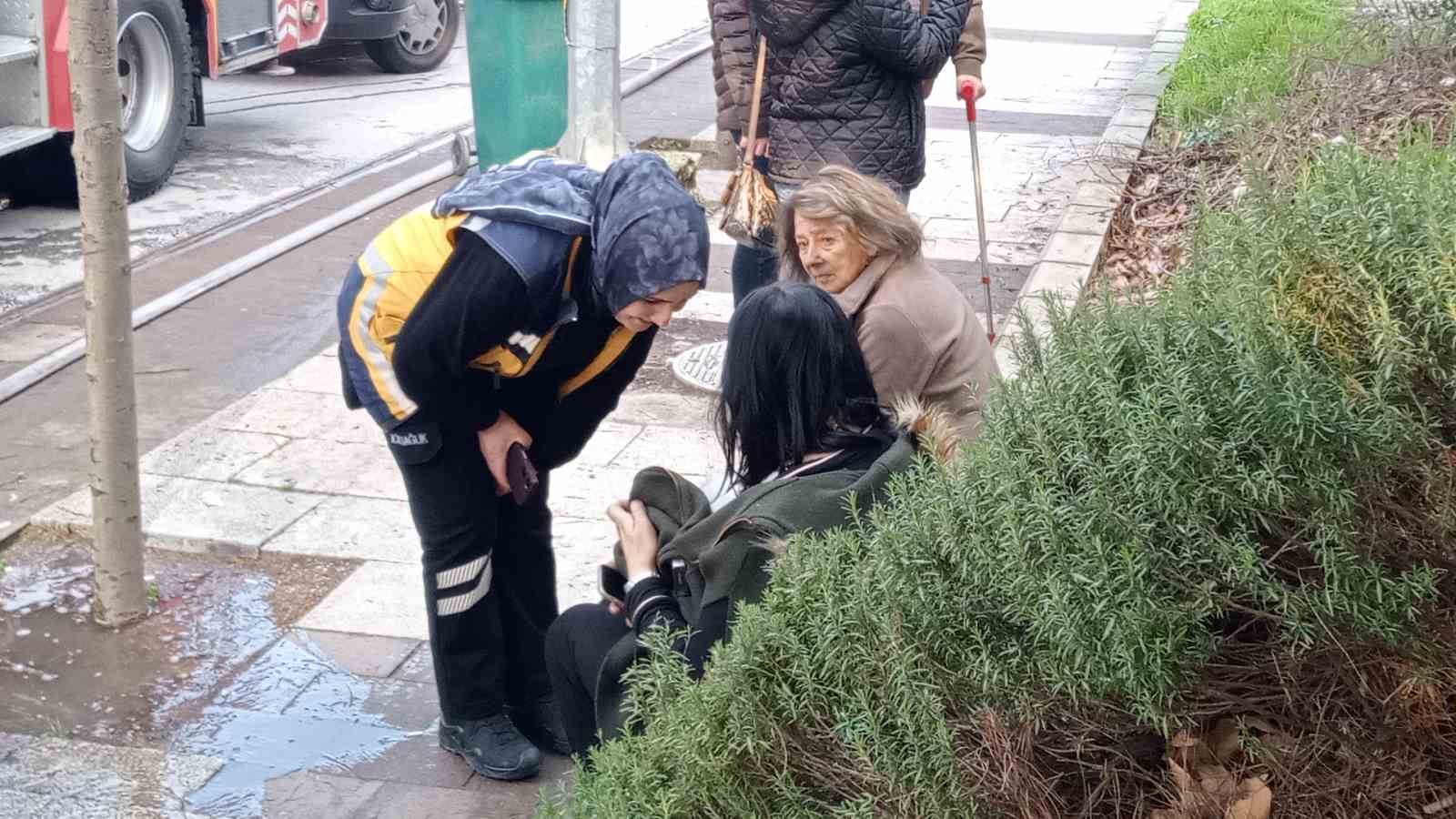 Denizli’de apartman dairesindeki yangın korkuttu
