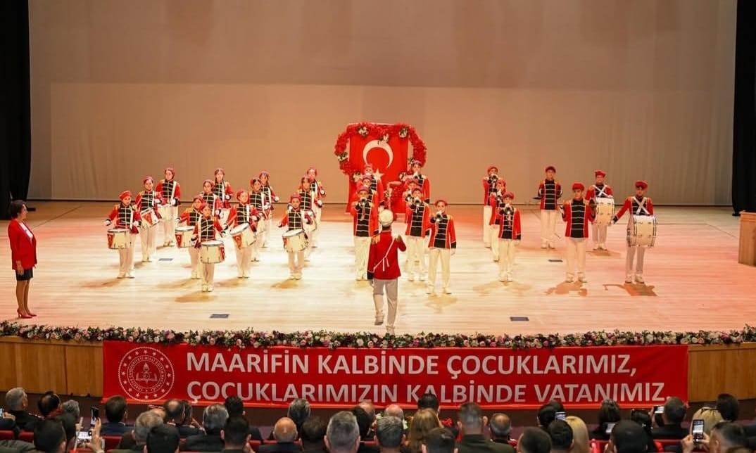 Denizli’de geleceğin teminatı çocuklar sahne aldı
