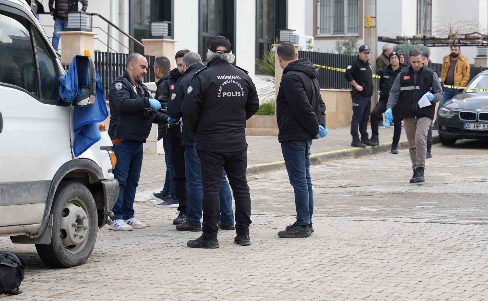 Denizli’de kamyonda tüfekle vurulmuş halde ölü bulundu
