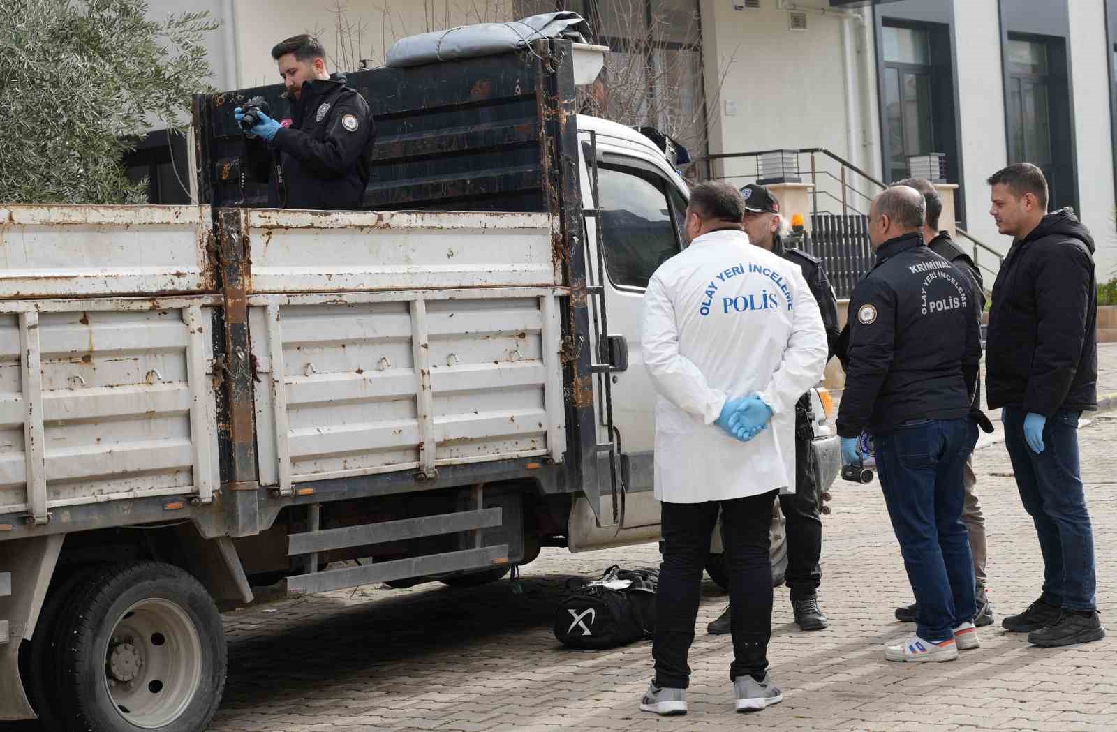 Denizli’de kamyonda tüfekle vurulmuş halde ölü bulundu
