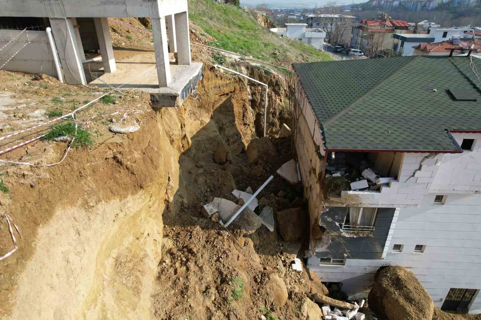 Denizli’de komşu binaları çökme noktasına getiren kazı kaçak çıktı
