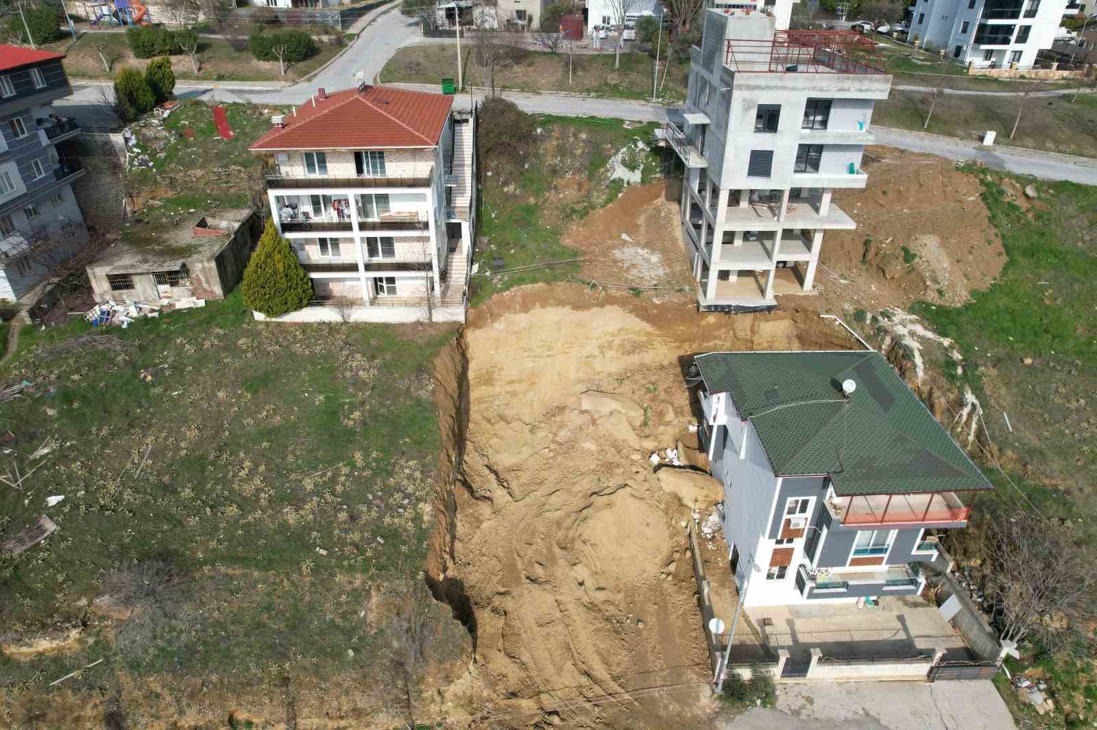 Denizli’de komşu binaları çökme noktasına getiren kazı kaçak çıktı
