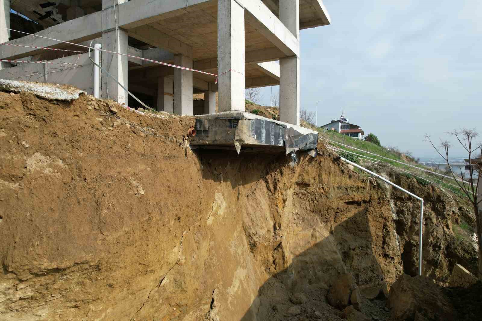 Denizli’de komşu binaları çökme noktasına getiren kazı kaçak çıktı
