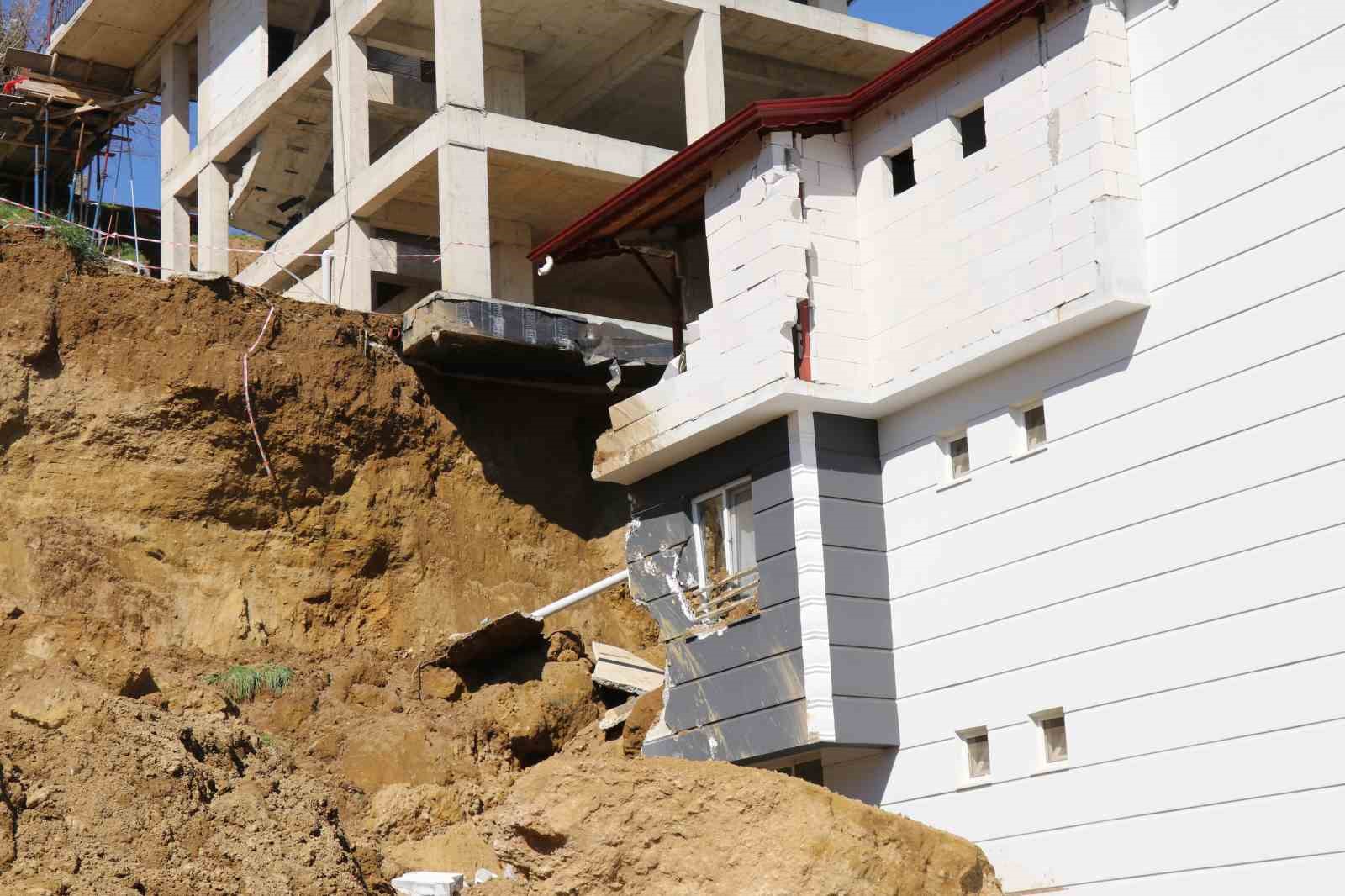 Denizli’de komşu binaları çökme noktasına getiren kazı kaçak çıktı
