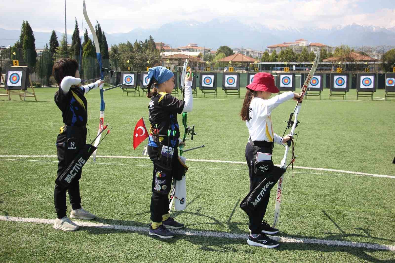 Denizli’de okçular 23 Nisan için yarıştı
