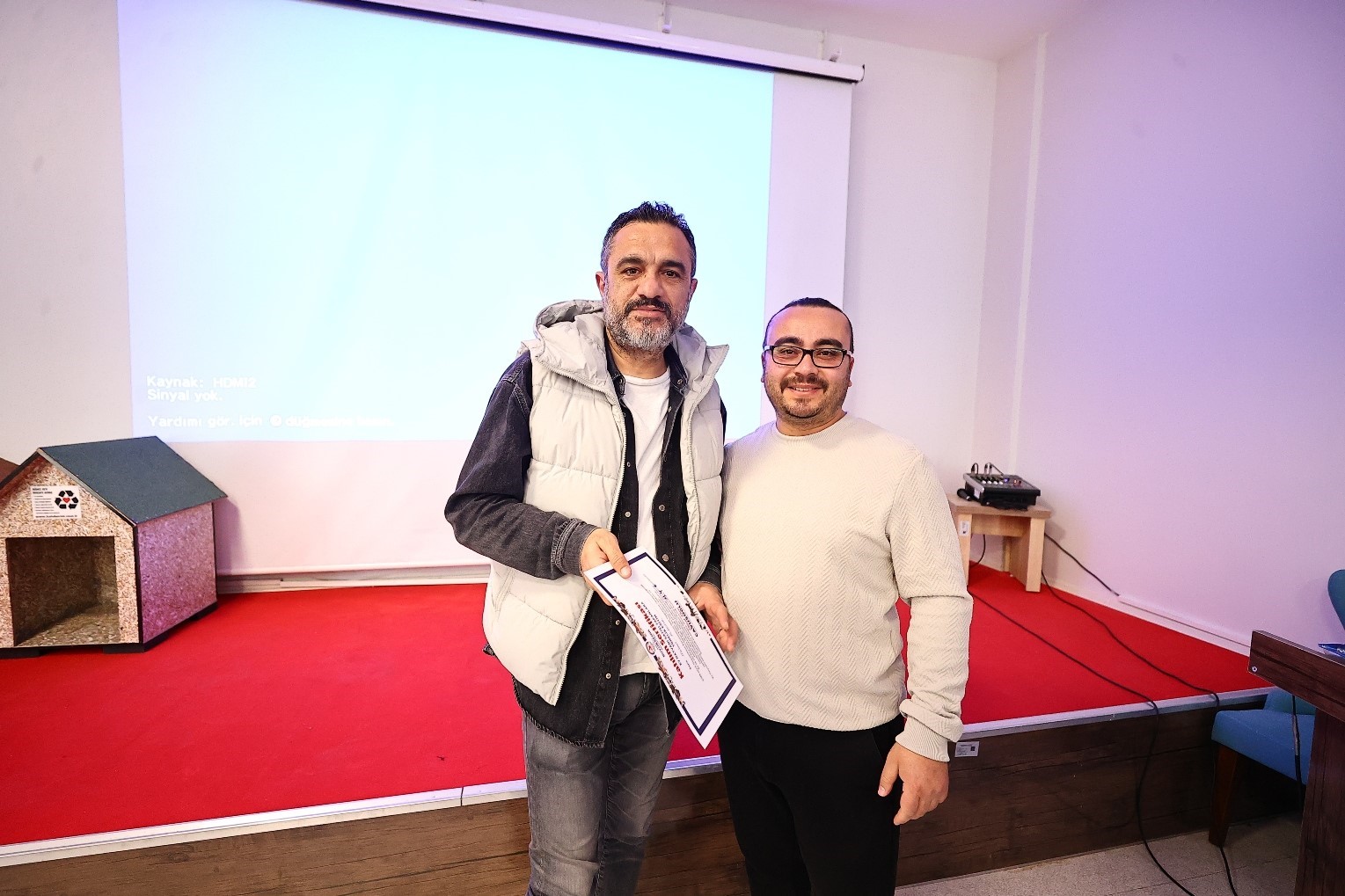 Denizli’de pet shoplara eğitim desteği verdi
