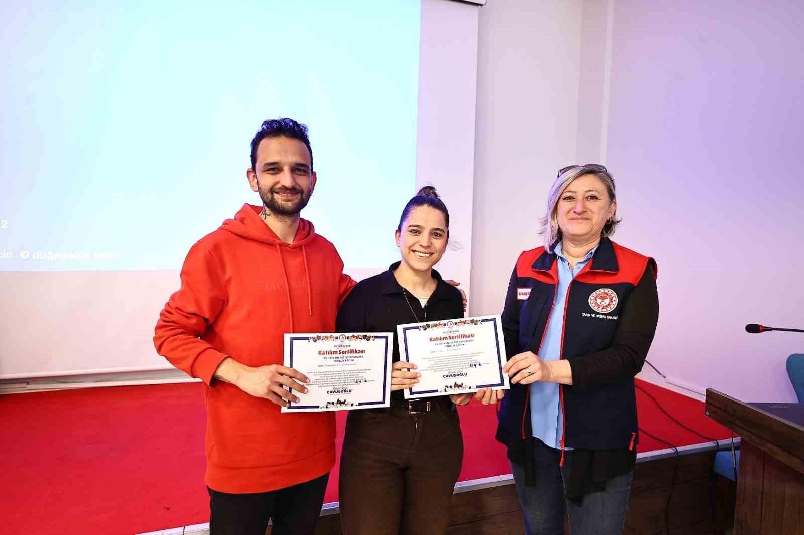 Denizli’de pet shoplara eğitim desteği verdi
