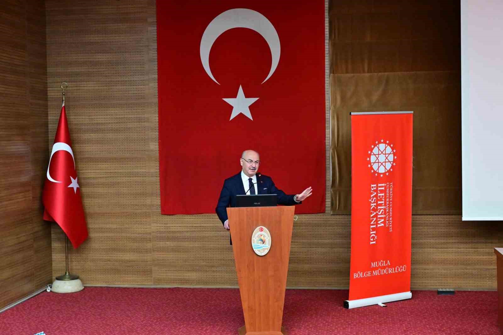 Denizlili basın mensuplarına "Sosyal Medyada Etkili İçerik Üretimi" eğitimi verildi
Denizlili basın mensuplarına "Sosyal Medyada Etkili İçerik Üretimi" eğitimi verildi