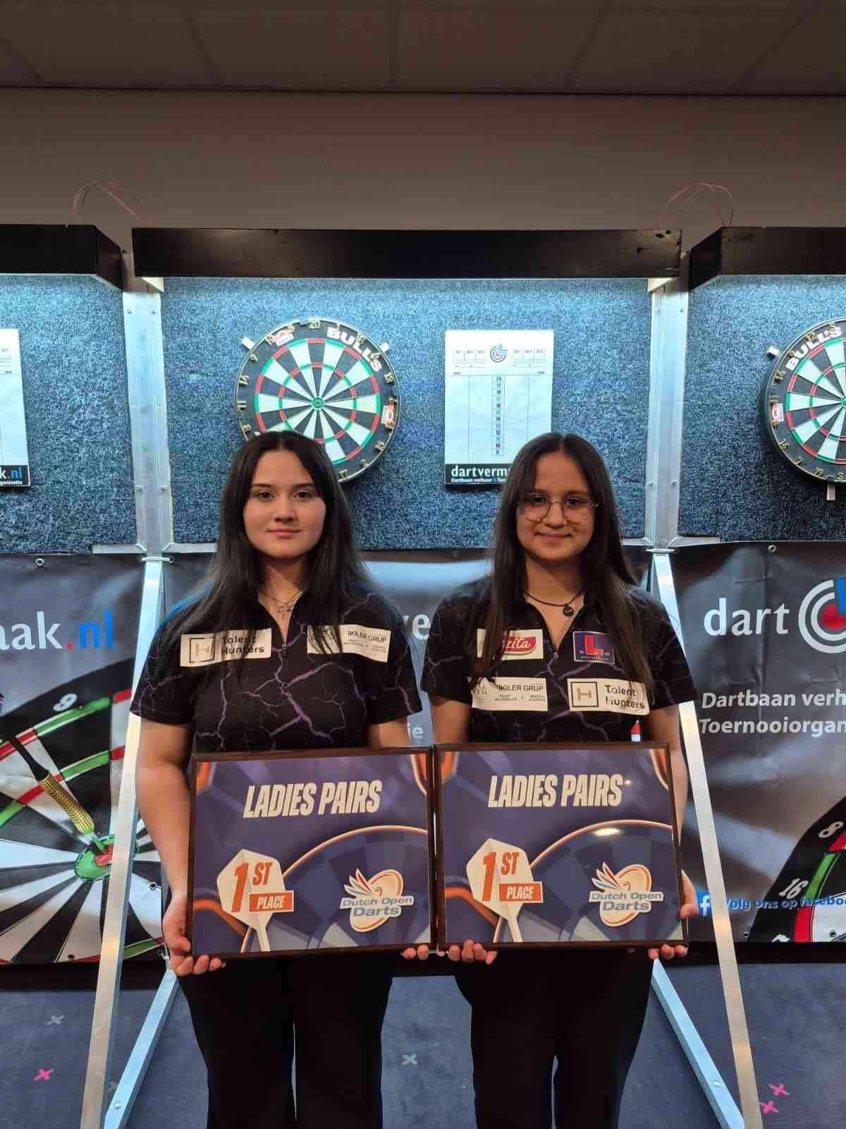 Denizlili dartçılar Hollanda’da tarih yazdı
