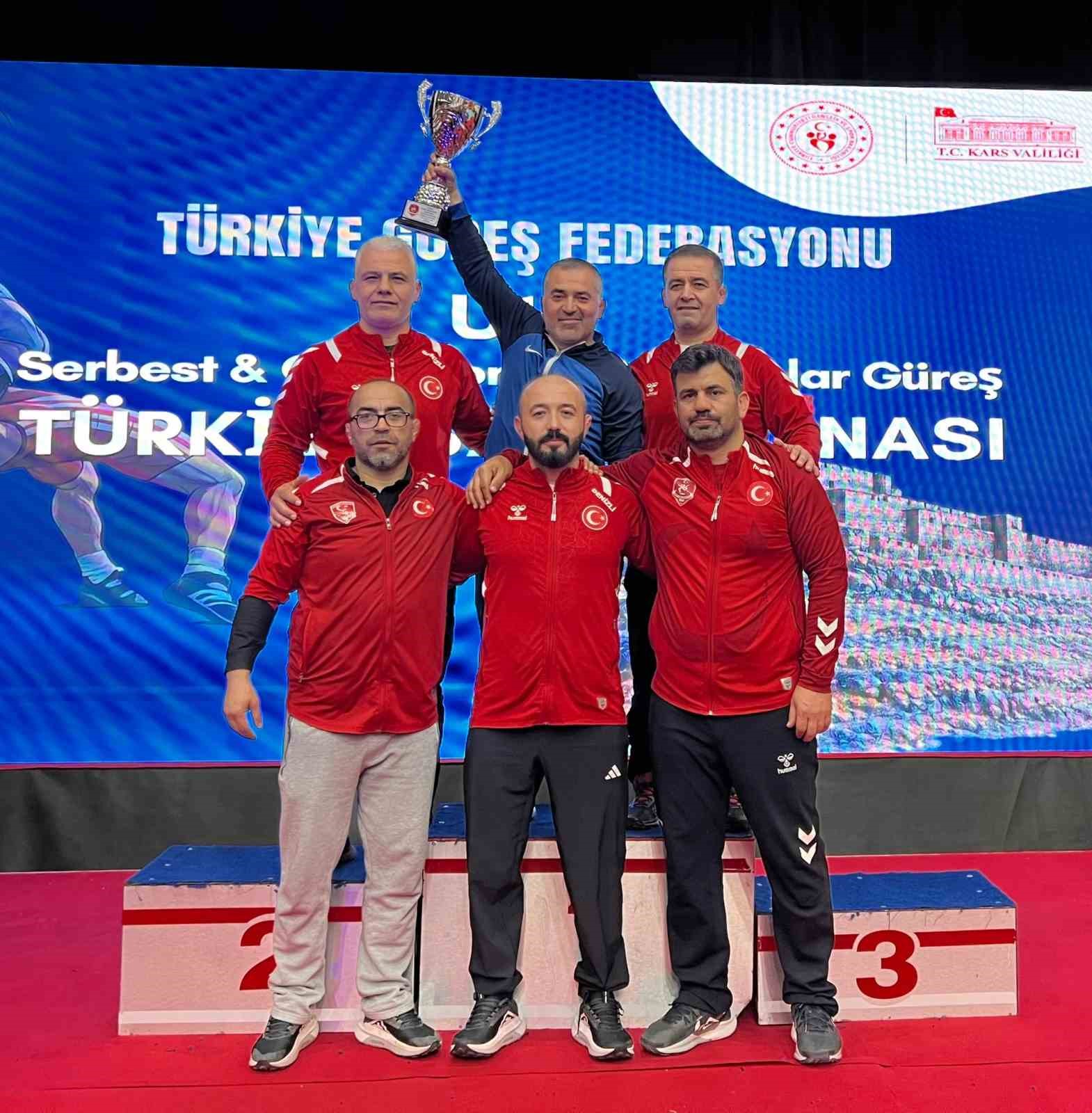 Denizlili güreşçiler Türkiye şampiyonu
