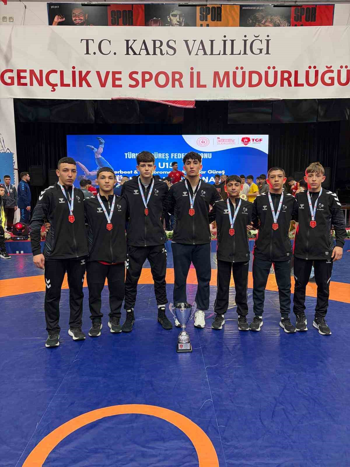 Denizlili güreşçiler Türkiye şampiyonu
