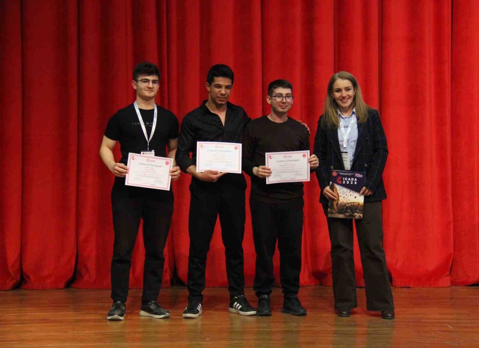 Denizli’nin meslek liseli gençleri uluslararası kongrede makale sundu
