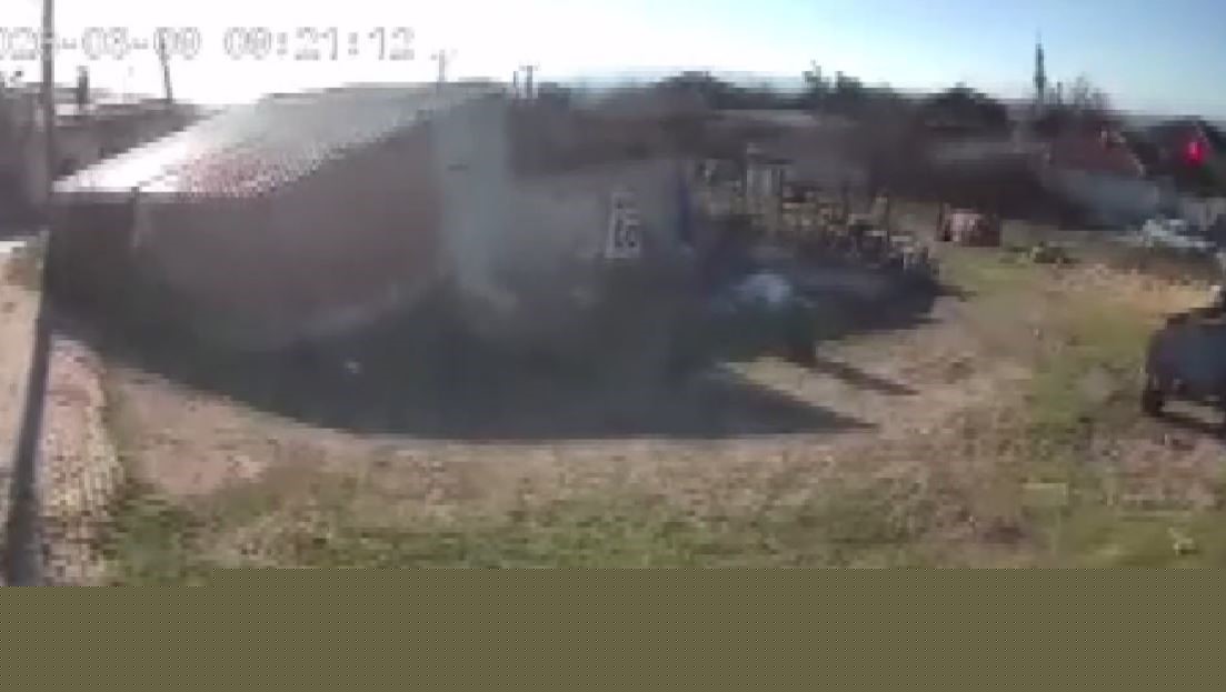 Deprem anında büyük bir gürültü ve patlama yaşandı
