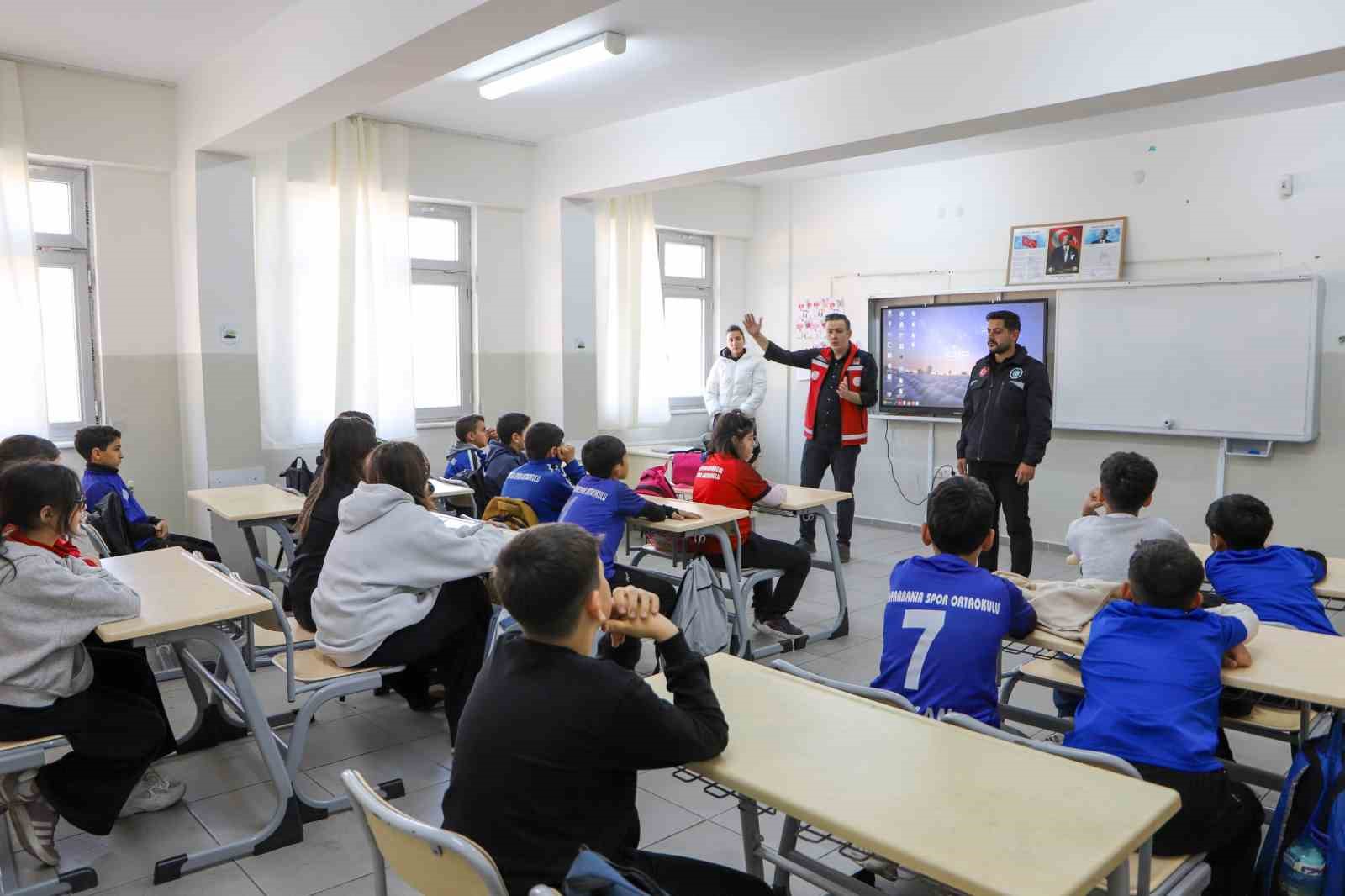 Deprem Haftası’nda öğrencilere afet tatbikatı
