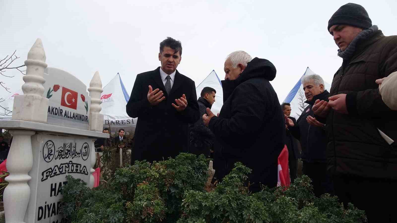 Deprem şehitleri 6 Şubat’ın 3’üncü yılında kabirleri başında anıldı
