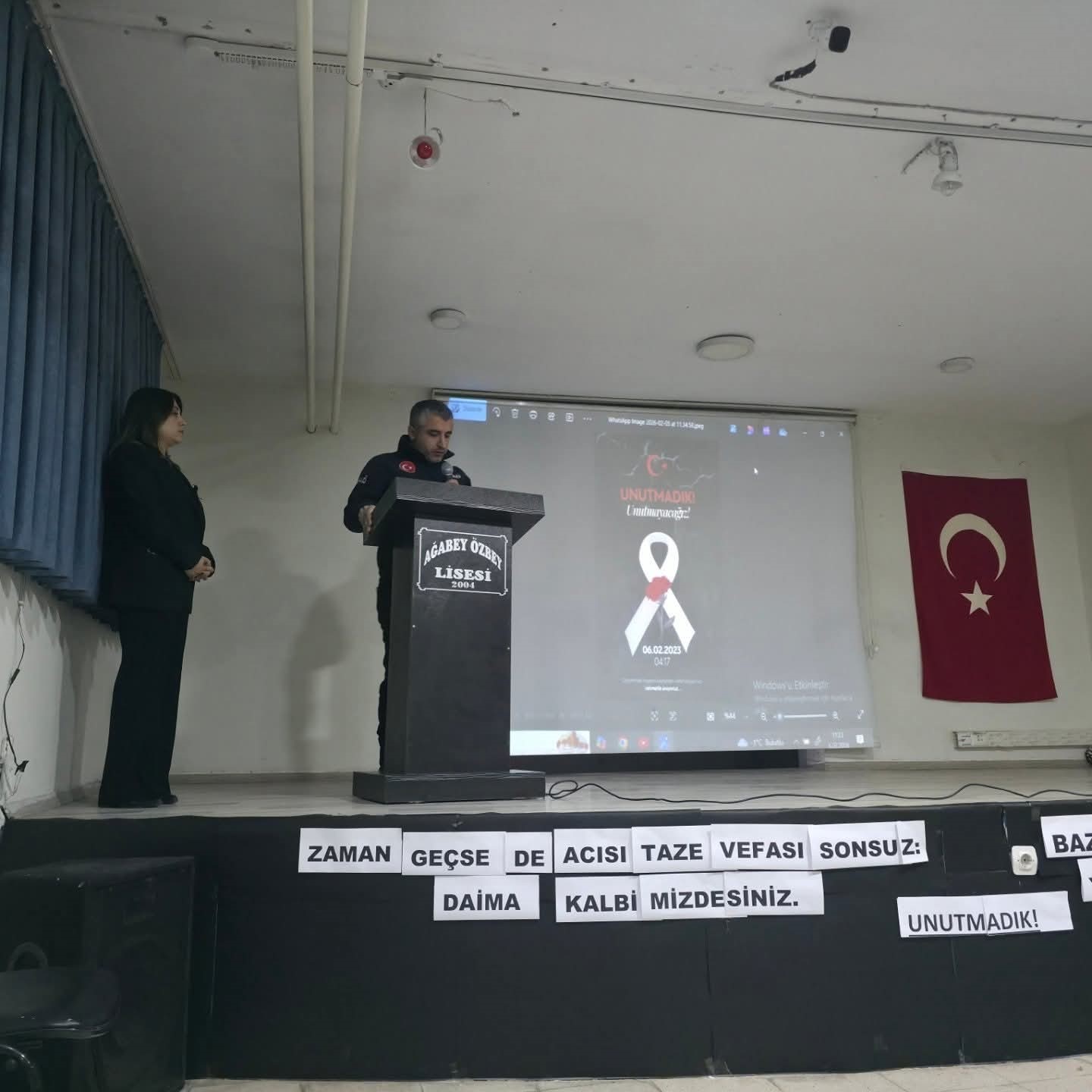 Deprem şehitleri Özalp’ta anıldı
