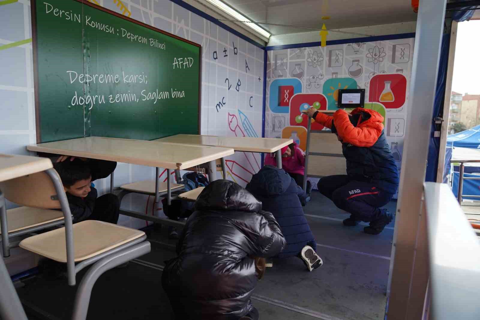 Deprem Simülasyon Tırı Atakum’da
