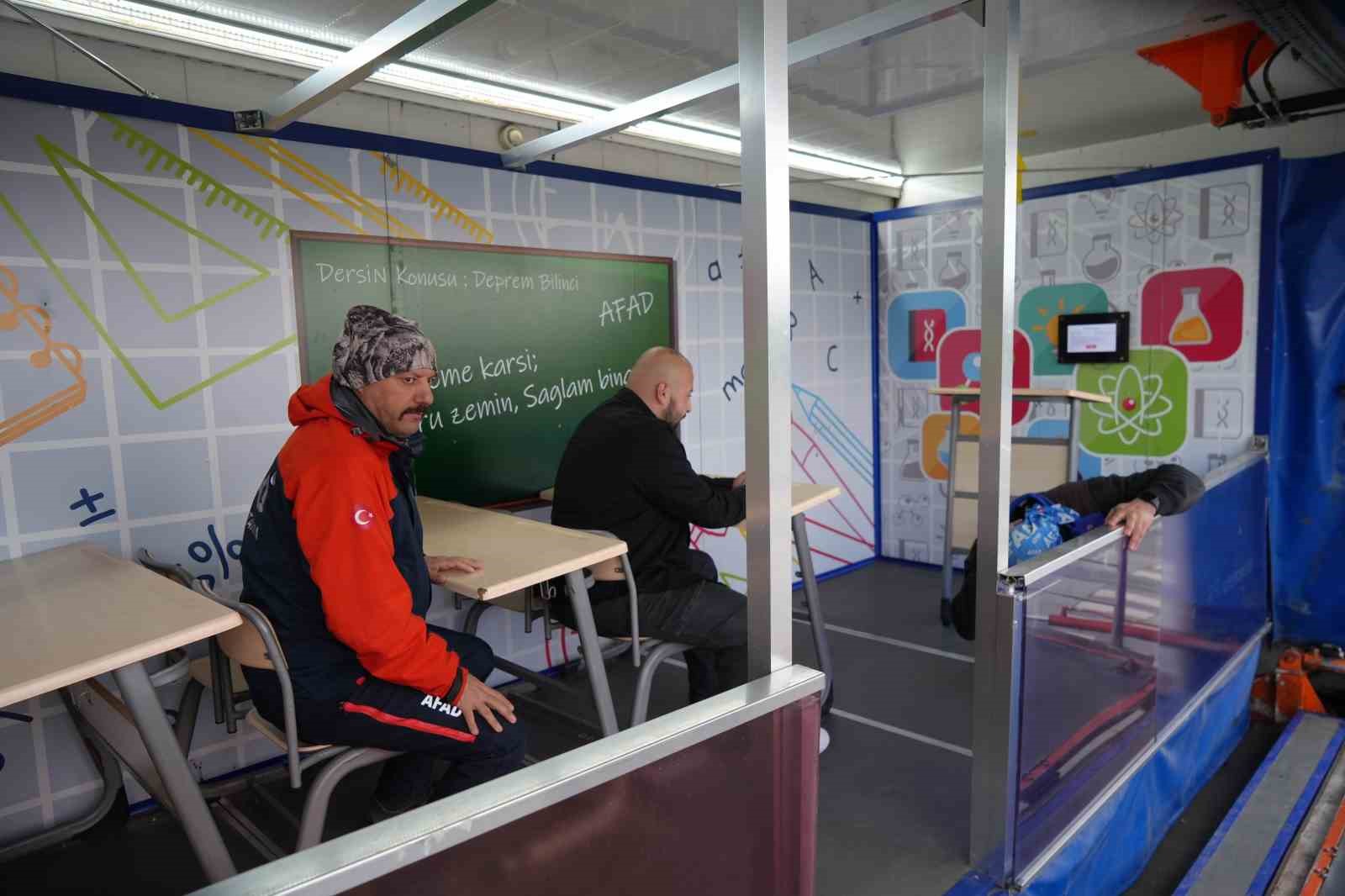 Deprem Simülasyon Tırı Samsun’da eğitimlere başladı
